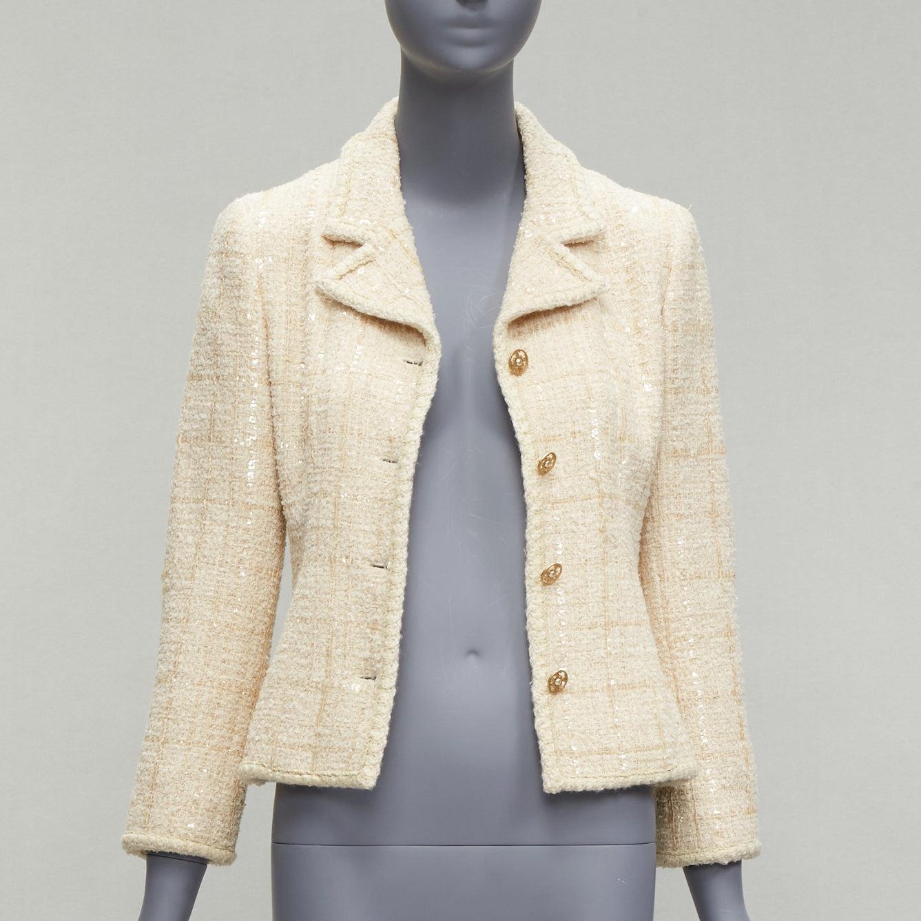 CHANEL 01A Vintage cream sequins wool tweed gold CC logo button jacket FR38 M In Good Condition In Hong Kong, NT