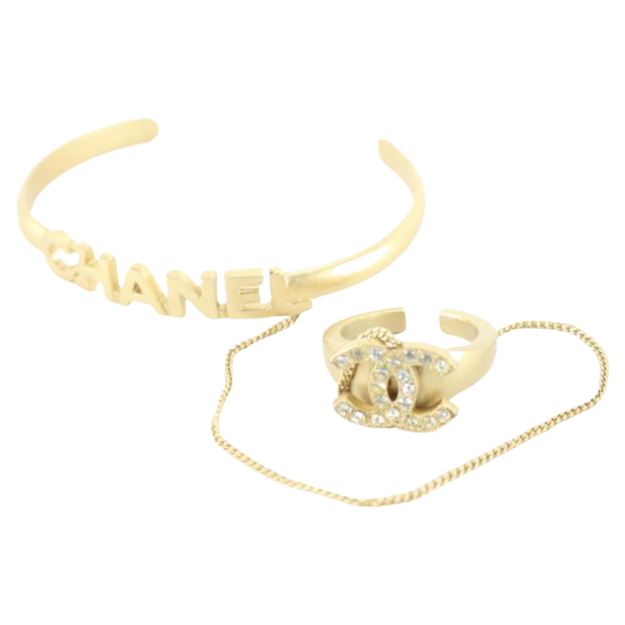 Chanel 01C CC Ring Attached Bracelet 1CK67CA