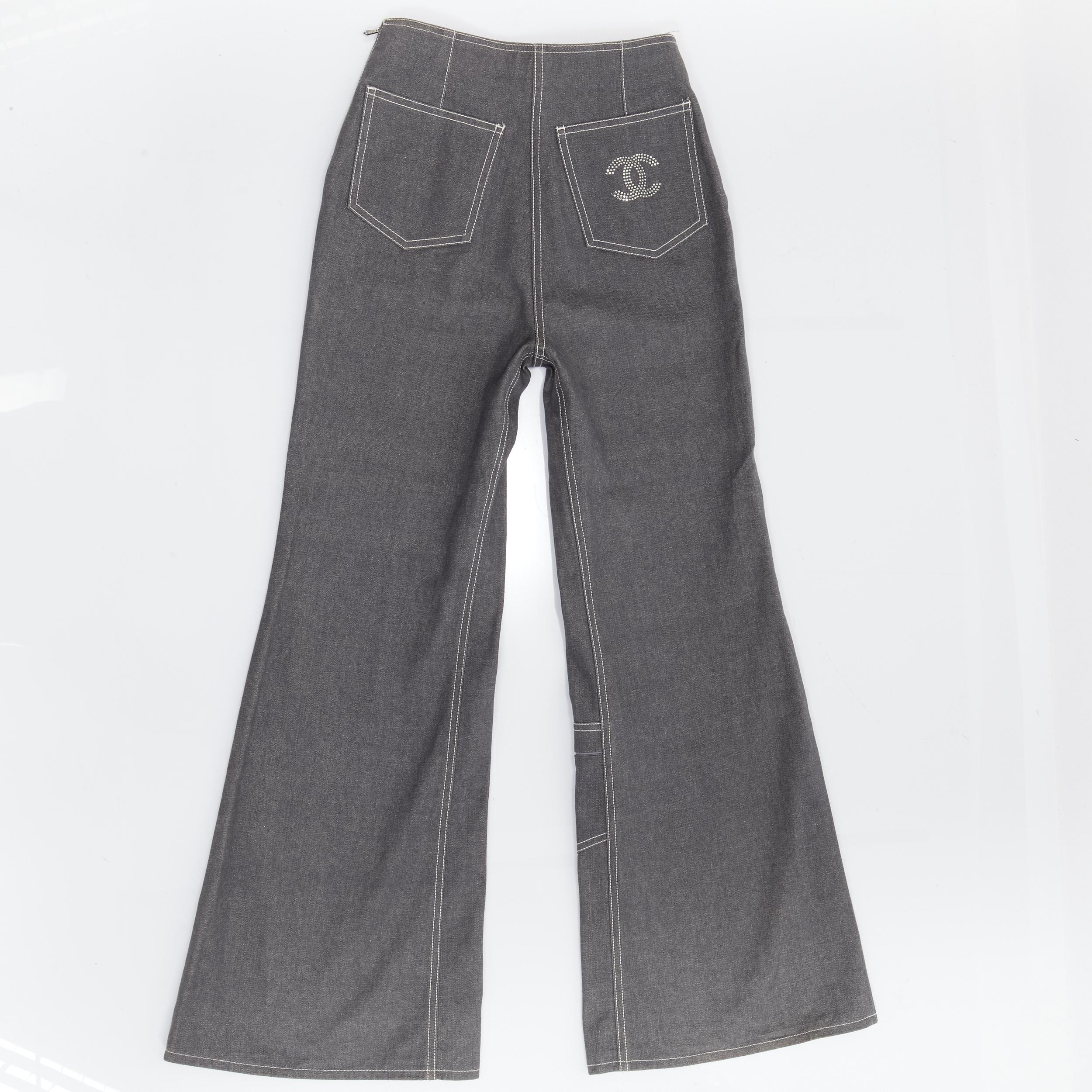 CHANEL 01P Vintage Runway CC rhinestone logo topstitch flared cargo pants FR36 S
Reference: TGAS/D00106
Brand: Chanel
Designer: Karl Lagerfeld
Collection: Spring 2001 - Runway
Material: Cotton
Color: Grey
Pattern: Solid
Closure: Zip
Extra Details: