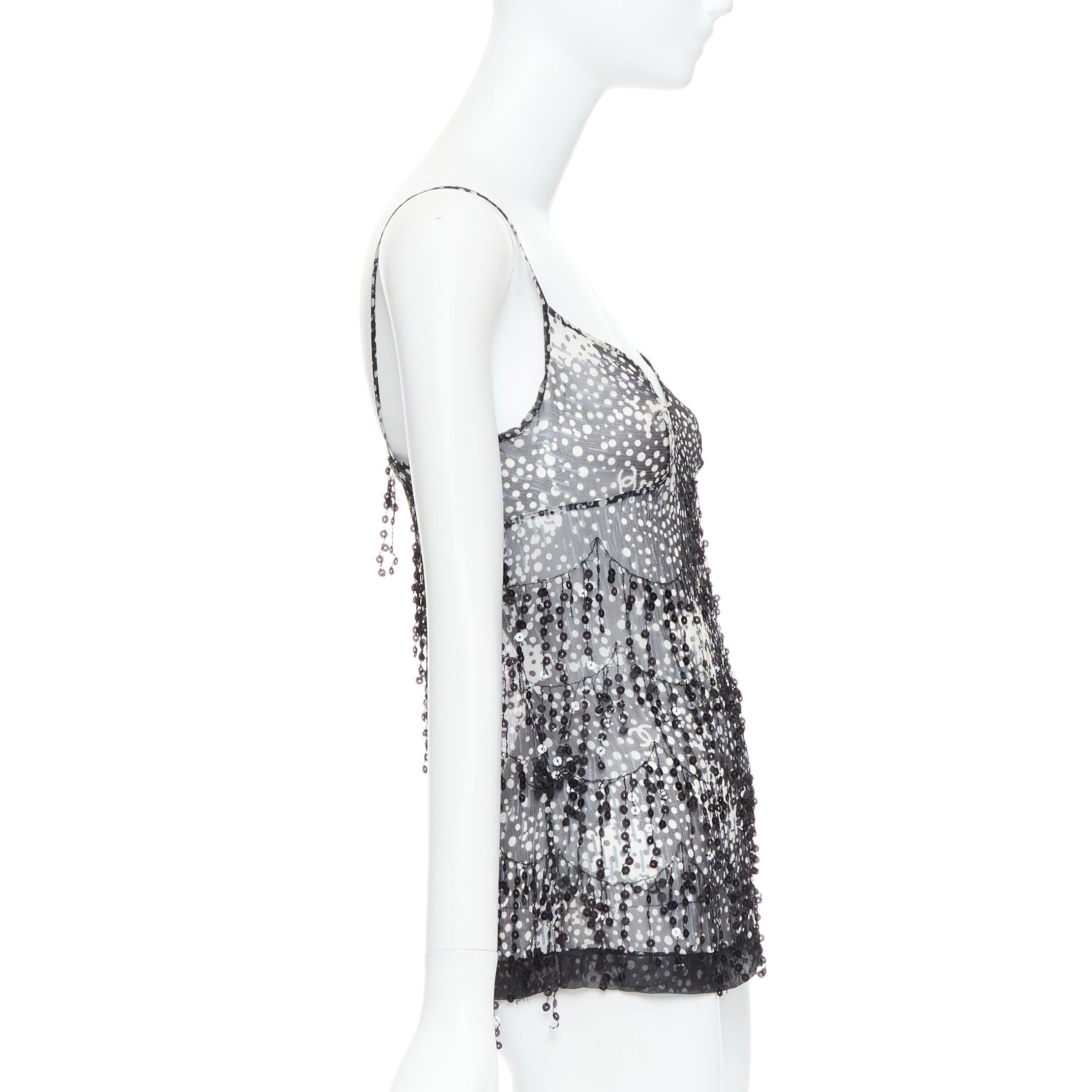 CHANEL 02A camisole à franges et appliques à sequins noirs et gris FR38 M Excellent état - En vente à Hong Kong, NT