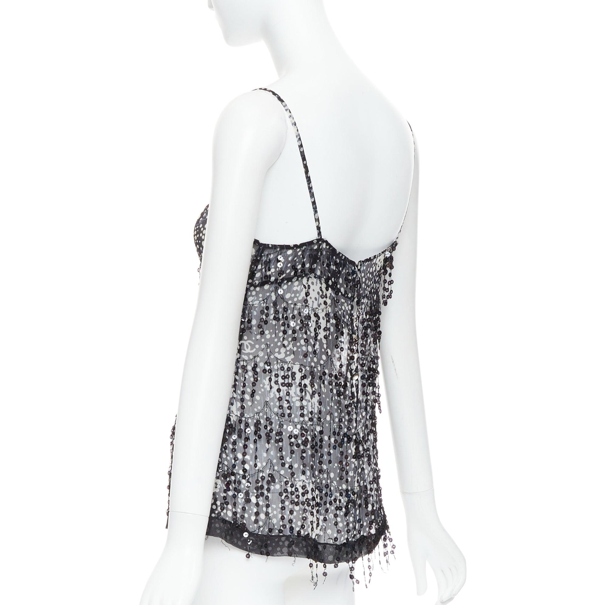 CHANEL 02A camisole à franges et appliques à sequins noirs et gris FR38 M en vente 1