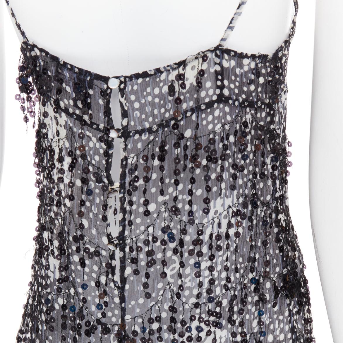 CHANEL 02A camisole à franges et appliques à sequins noirs et gris FR38 M en vente 2
