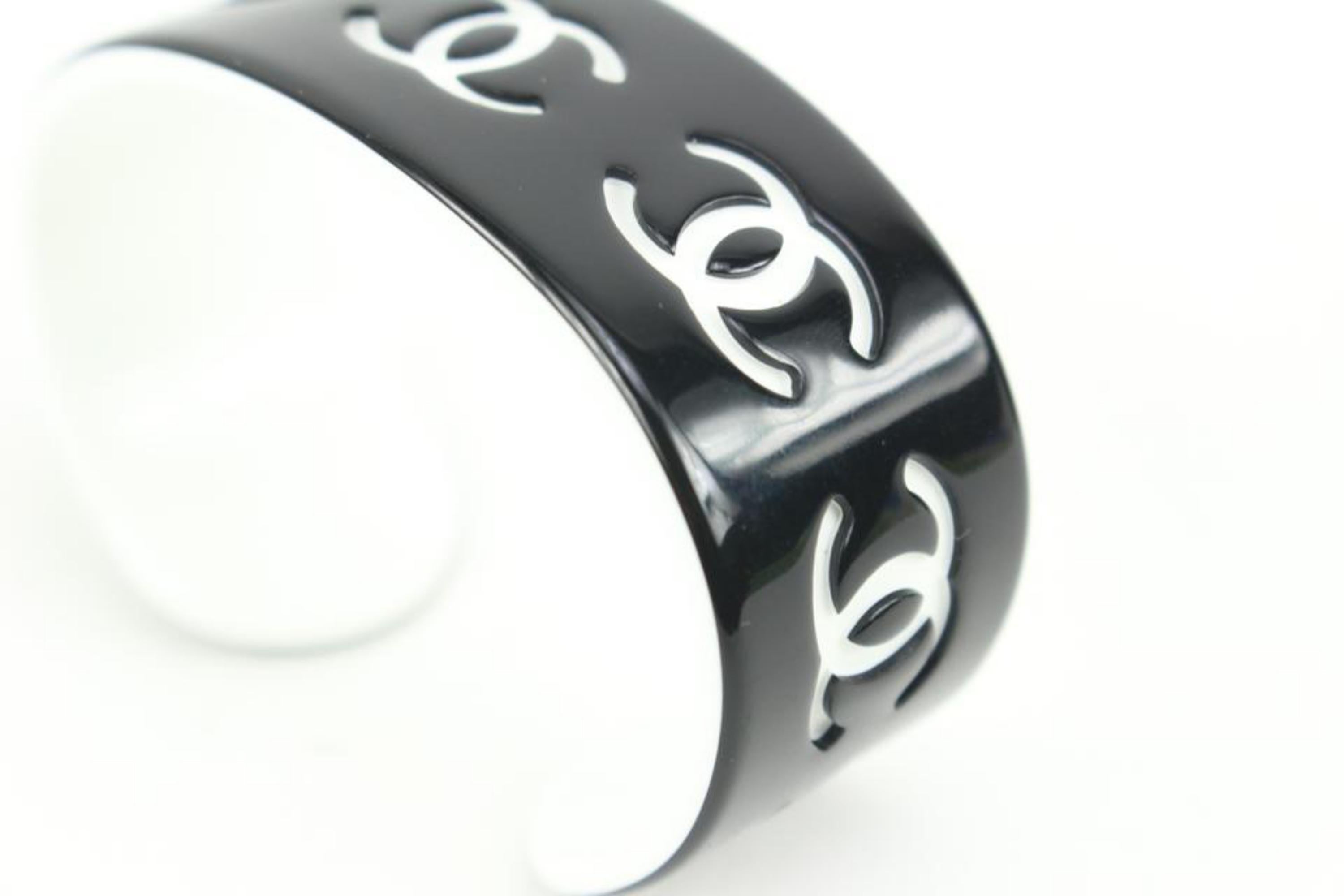 Chanel 02P Black x White CC Logo Acrylic Cuff Bracelet Bangle 70cz418s 4