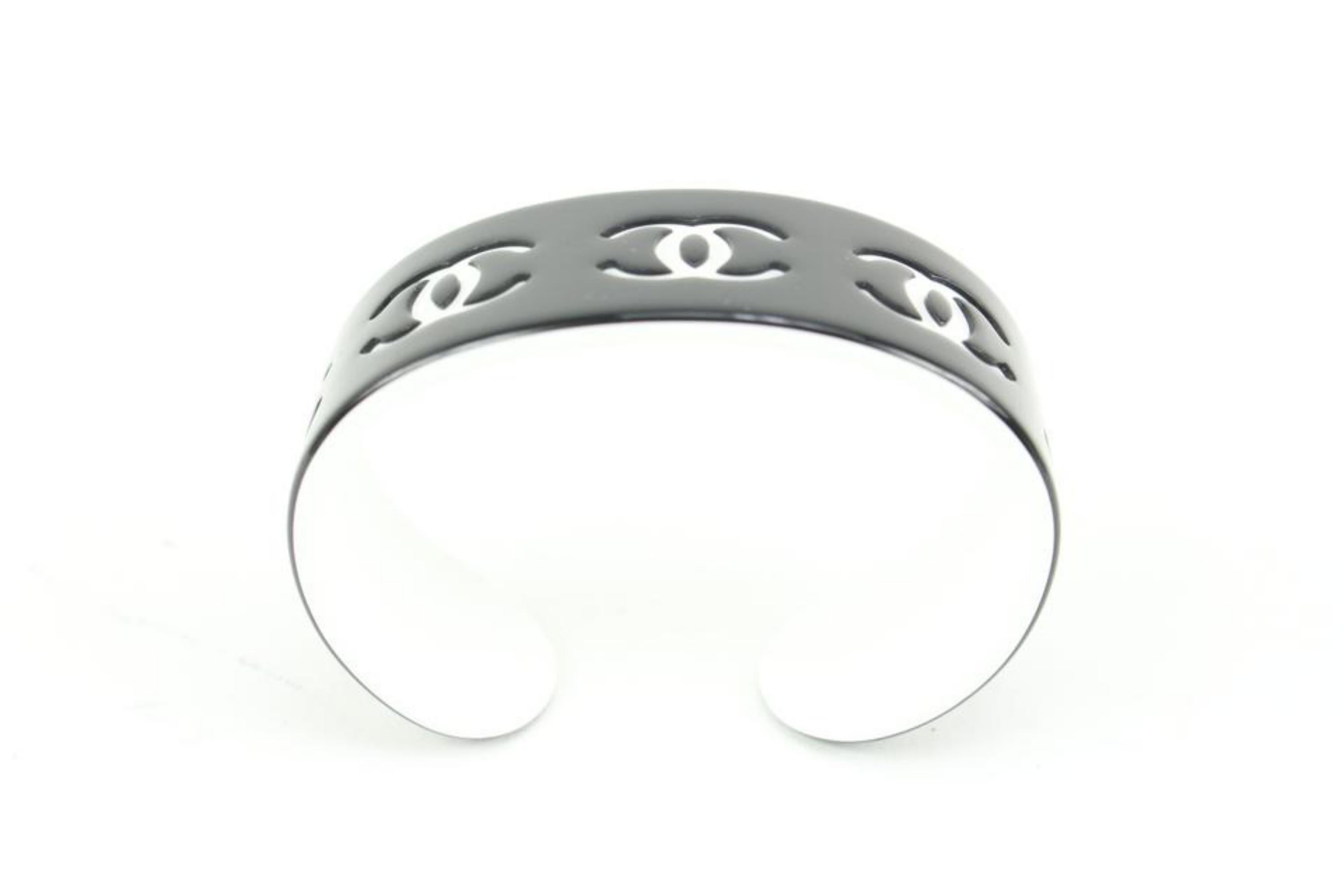 Gray Chanel 02P Black x White CC Logo Acrylic Cuff Bracelet Bangle 70cz418s