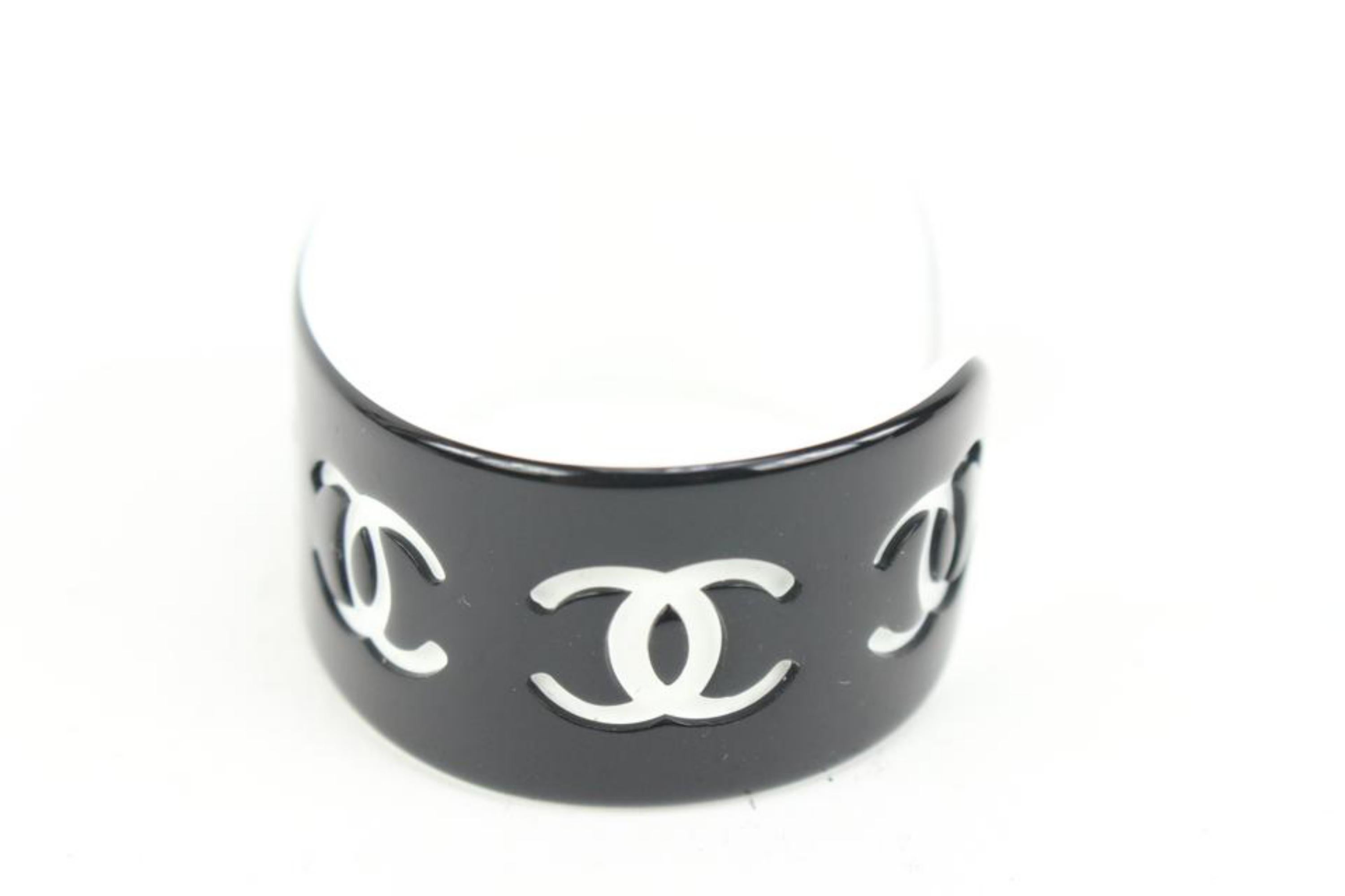 Chanel 02P Black x White CC Logo Acrylic Cuff Bracelet Bangle 70cz418s 2
