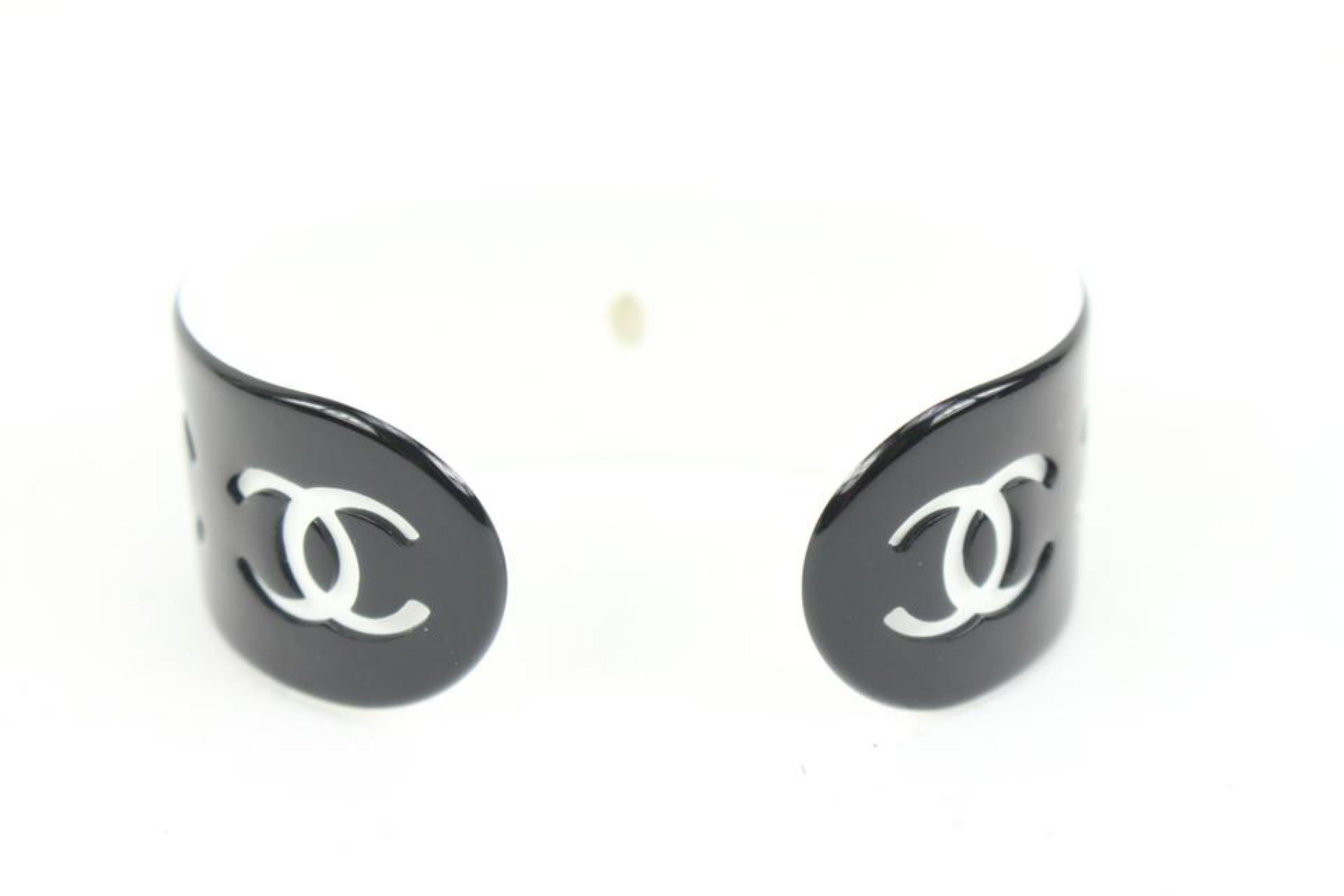 Chanel 02P Black x White CC Logo Acrylic Cuff Bracelet Bangle 70cz418s 3