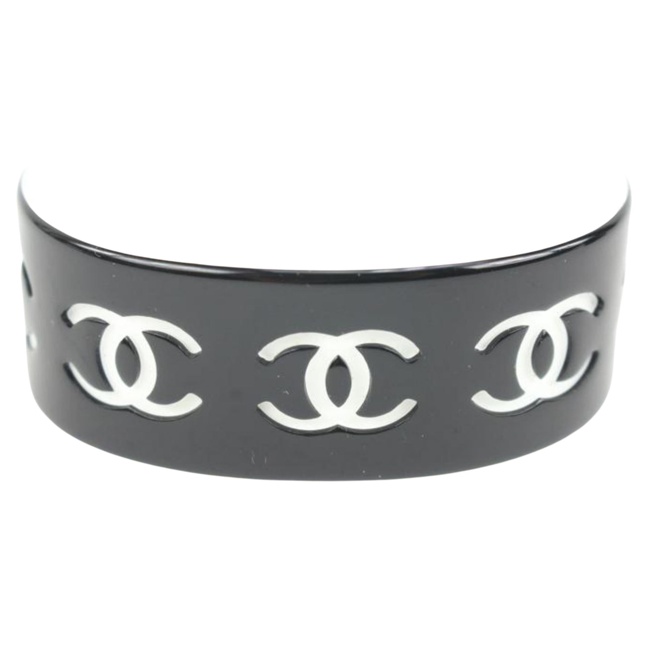Chanel 02P Black x White CC Logo Acrylic Cuff Bracelet Bangle 70cz418s