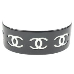 Chanel 02P Black x White CC Logo Acrylic Cuff Bracelet Bangle 70cz418s