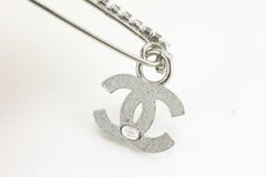 Chanel 02P Silver x Fuchsia Safety Pin Brooch 71ck84s