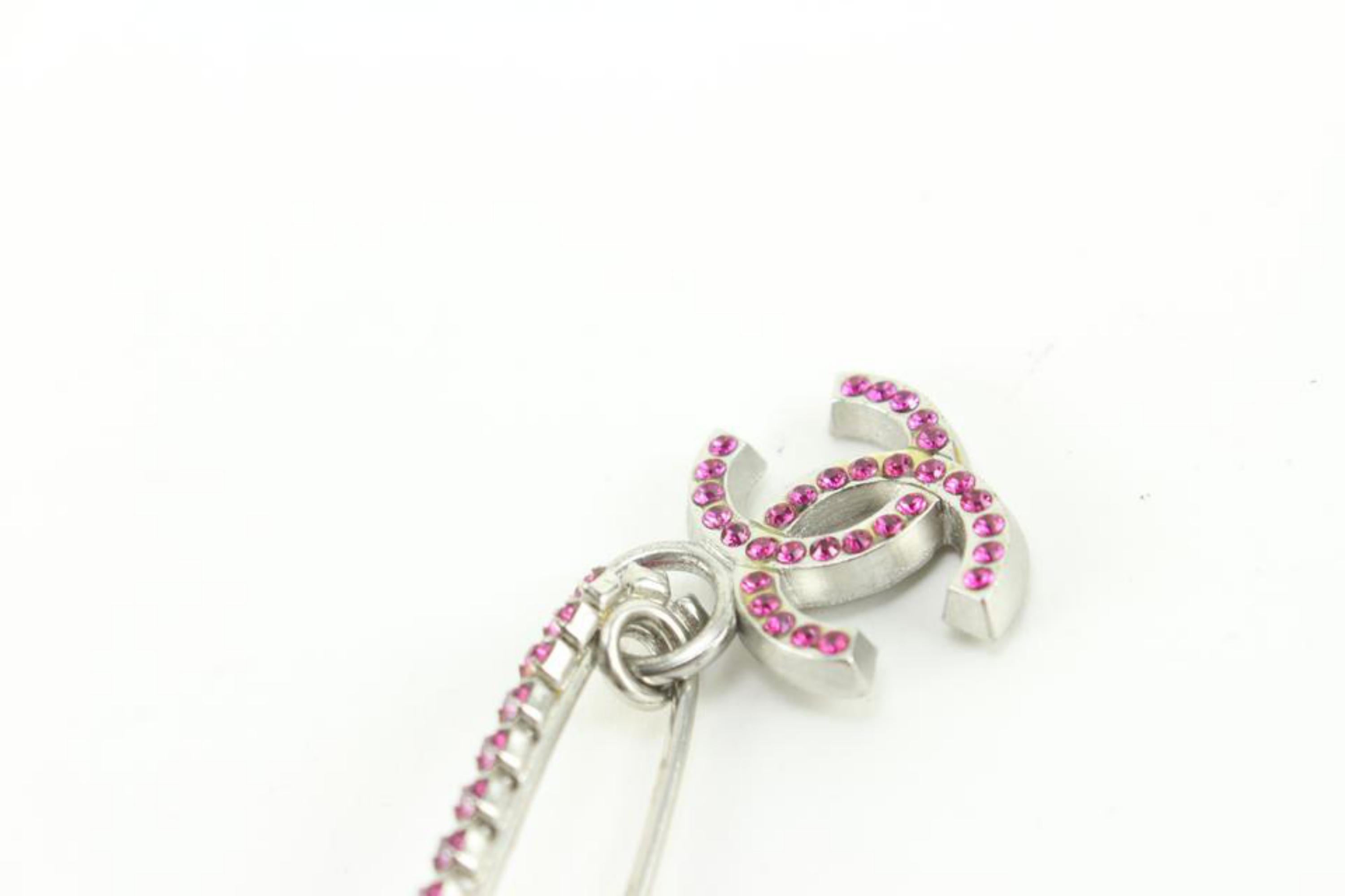 Chanel 02P Silver x Fuchsia Safety Pin Brooch 71ck84s In Excellent Condition For Sale In Dix hills, NY
