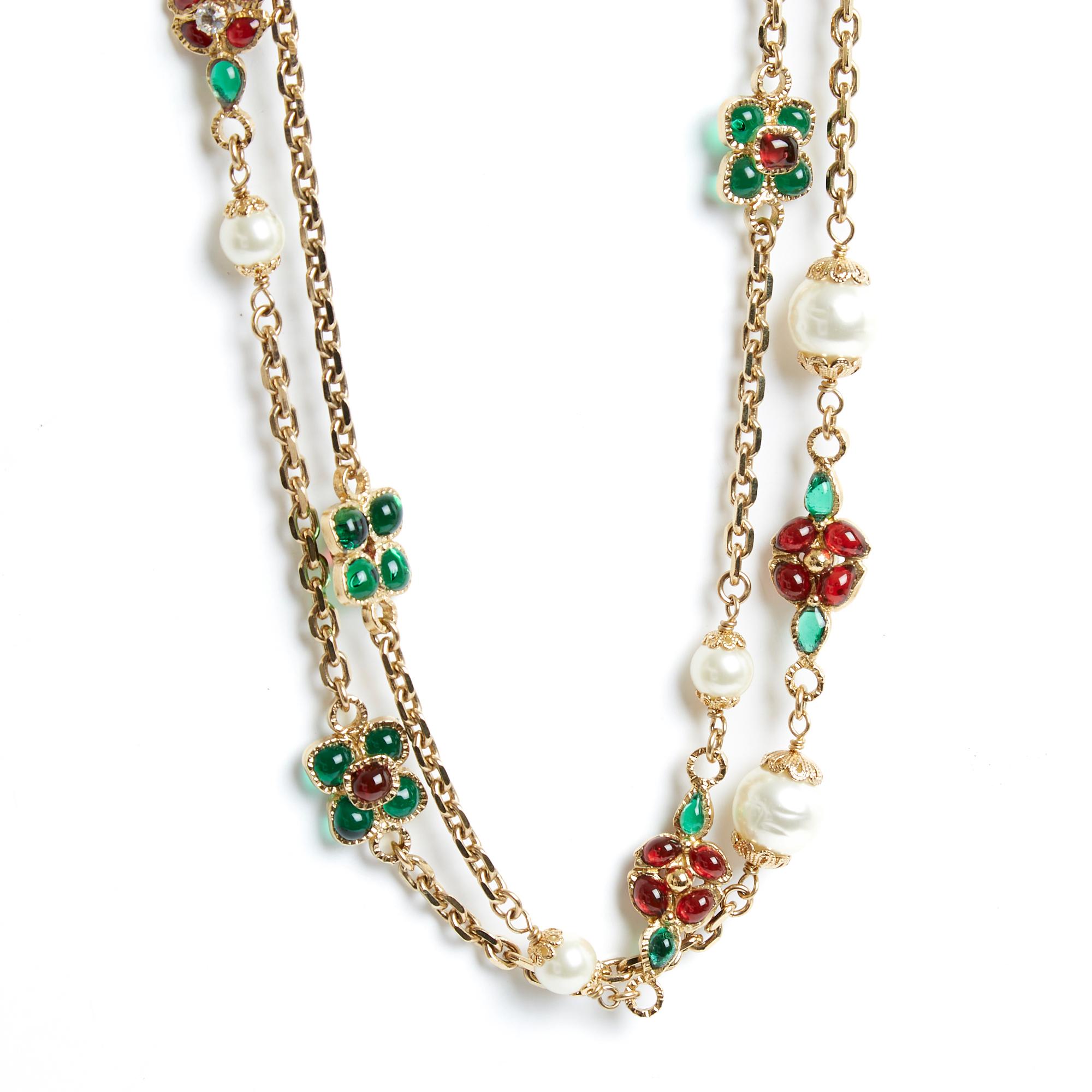 Chanel 2005 Resort collection (Paris Bus Tour) necklace string made up of 2 long convict mesh chains interspersed with different fancy pearls and floral patterns in green and red glass paste, Gripoix style, hook closure decorated with 2 cabochons,