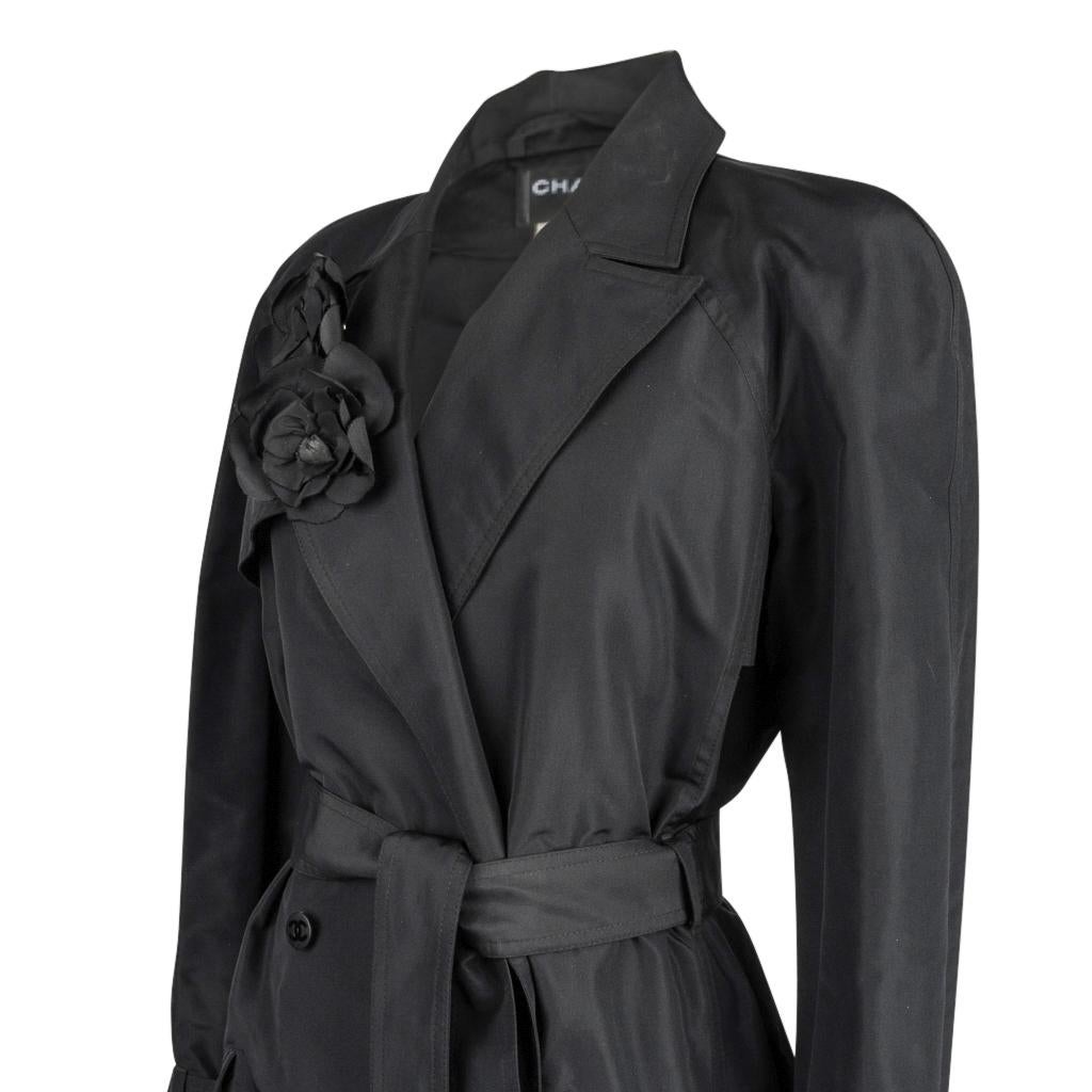 Chanel 03C Coat Trench Style Silk 2 Camellia Pins 42 / 8  In Excellent Condition In Miami, FL