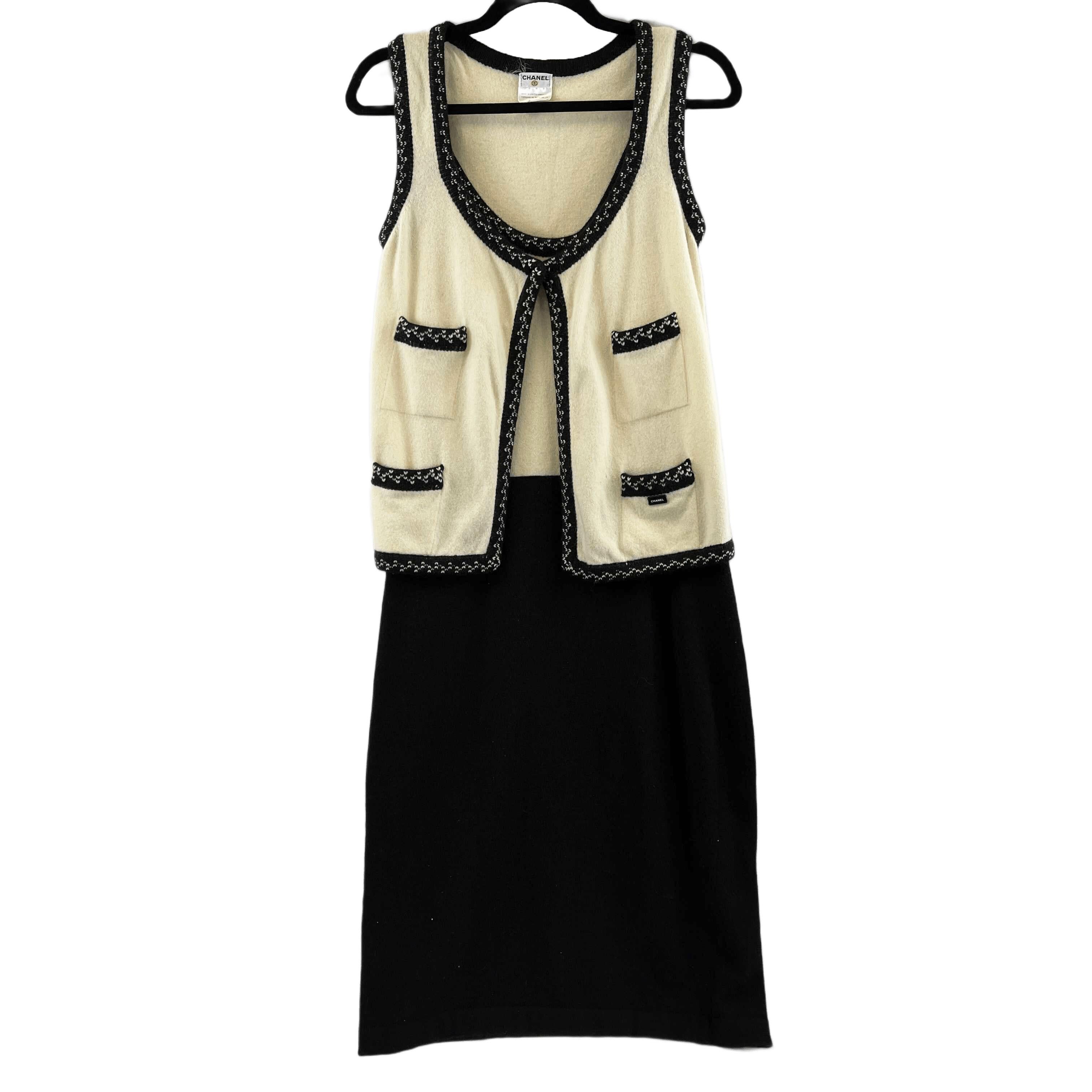 CHANEL -03C Cruise Resort 2003 Cashmere 2 Piece Knit Dress & Vest US Medium Set For Sale 1