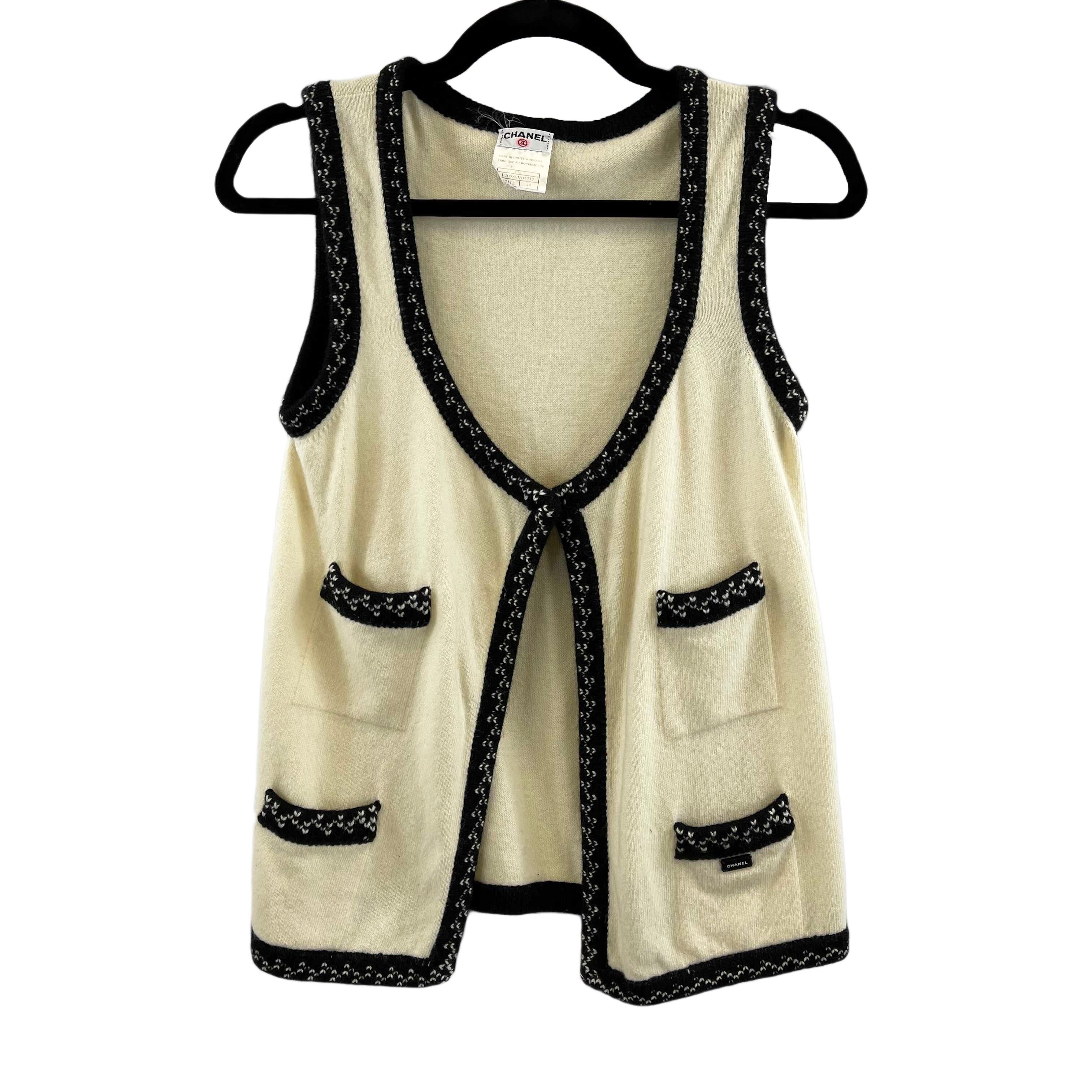 	CHANEL -03C Cruise Resort 2003 Cashmere 2 Piece Knit Dress & Vest US Medium Set For Sale 3