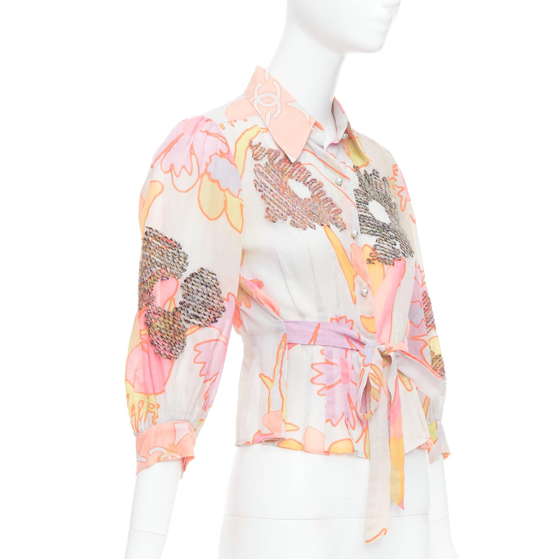Beige Chanel 03P camicetta crop in cotone con stampa floreale e ricamo, FR36 S in vendita