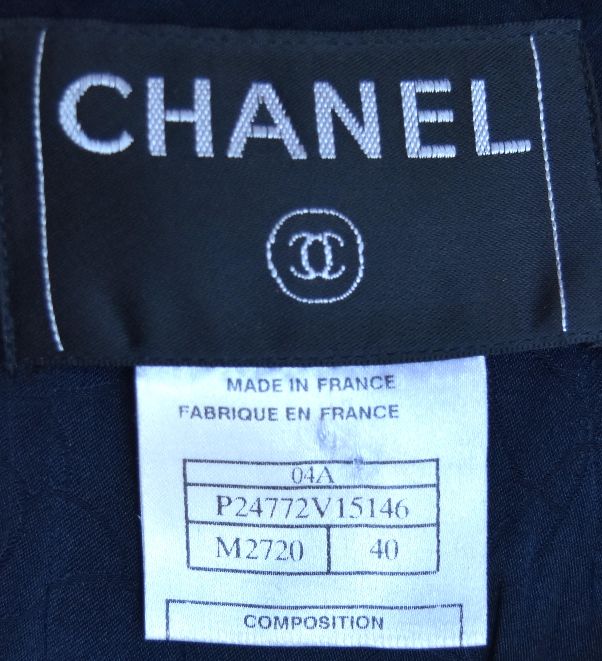 Chanel 04A 2004 Rare Runway Jacket 100% wool with Brooch CC FR 40 For Sale 3