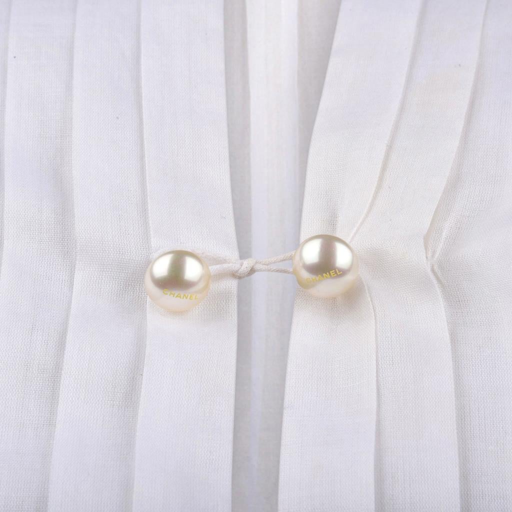 Women's Chanel 04C Top White Cotton Tuxedo Pleating Detail Pearl Buttons 42 / 8