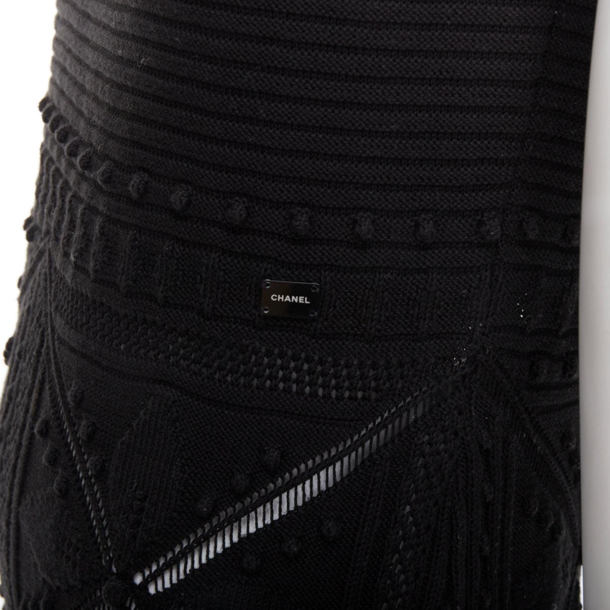 Chanel 04P abito al ginocchio in maglia di cotone nero con pointelle floreali e trasparenti FR38 M.
Riferimento: TGAS/E00526
Marchio: Chanel
Designer: Karl Lagerfeld
Collection'S: Collection'S
Materiale: Cotone
Colore: nero
Modello: Tinta