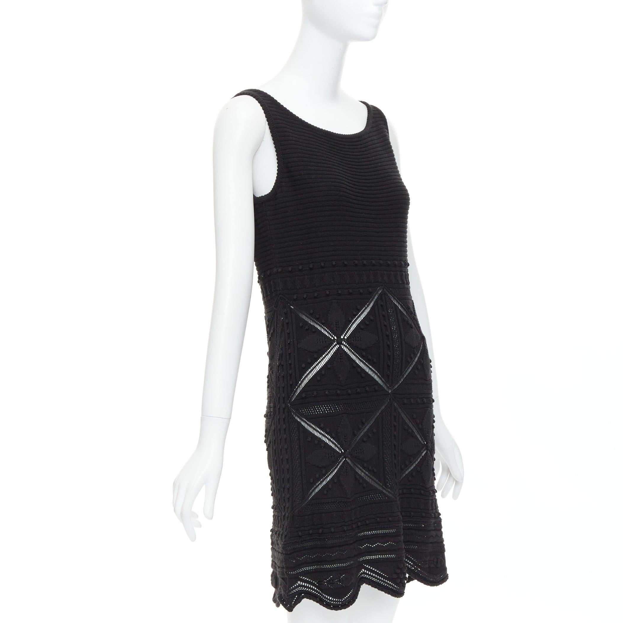 Nero Chanel 04P abito al ginocchio in maglia di cotone nero con pointelle floreali e trasparenti FR38 M. in vendita
