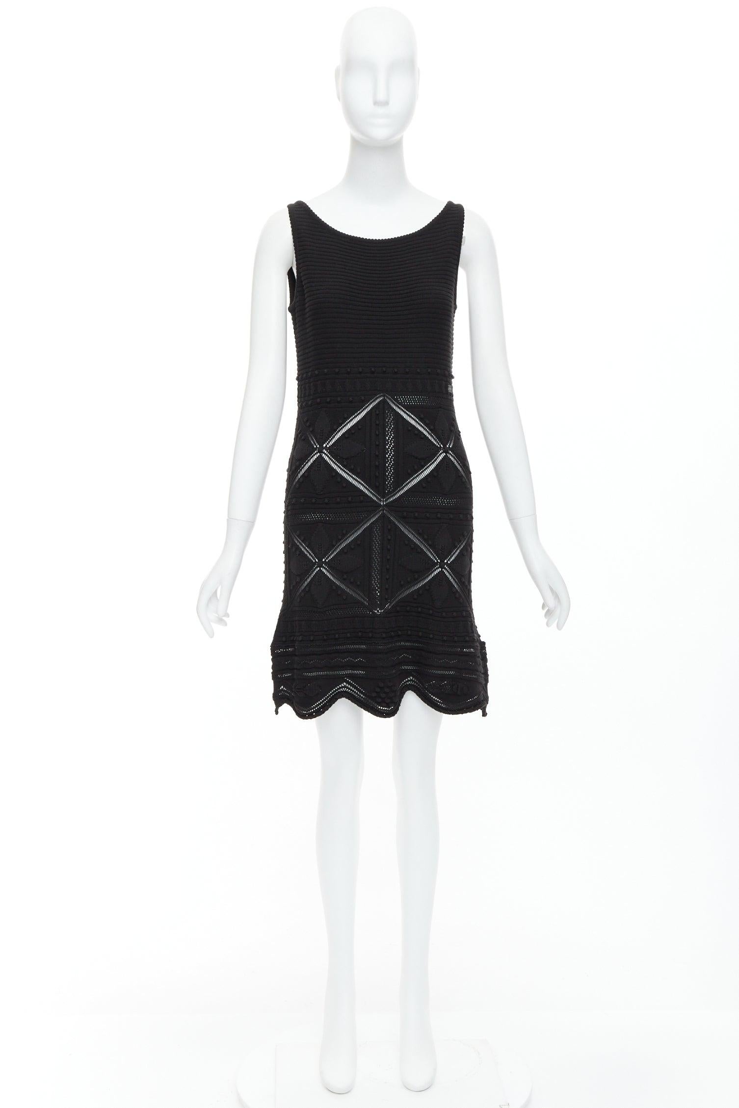 Chanel 04P abito al ginocchio in maglia di cotone nero con pointelle floreali e trasparenti FR38 M. in vendita 4