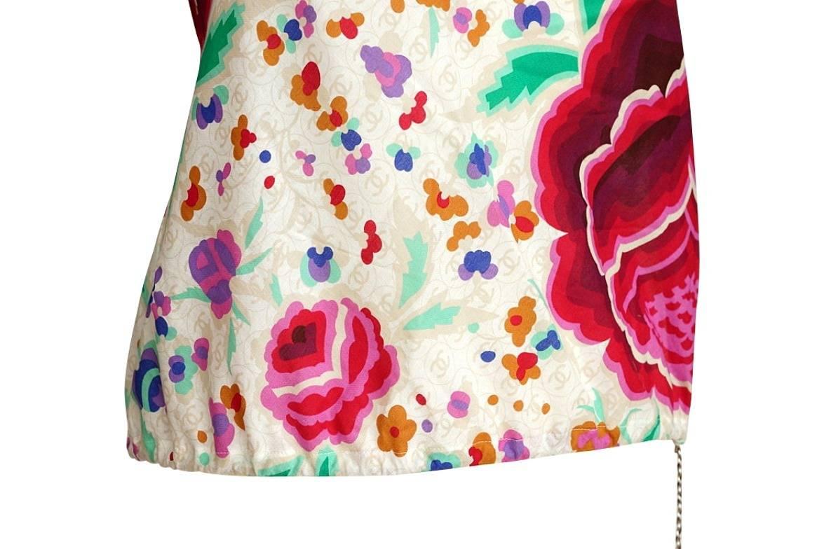 Donna Chanel 04P Top in cotone con fiori lussureggianti Lotti CC Dettaglio catena 40 / 6 in vendita