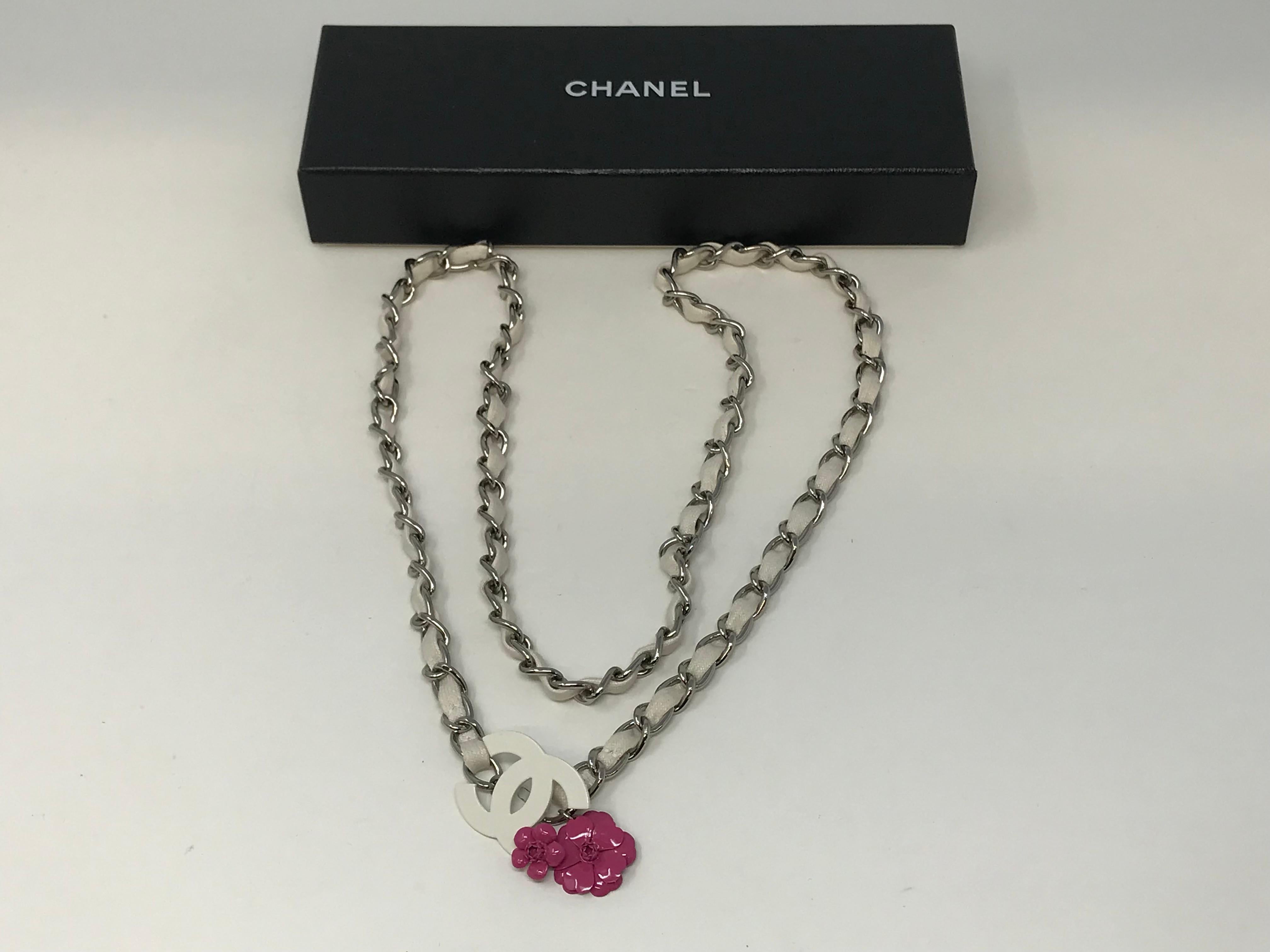Women's Chanel 04P White Chain Belt or Floral Necklace
