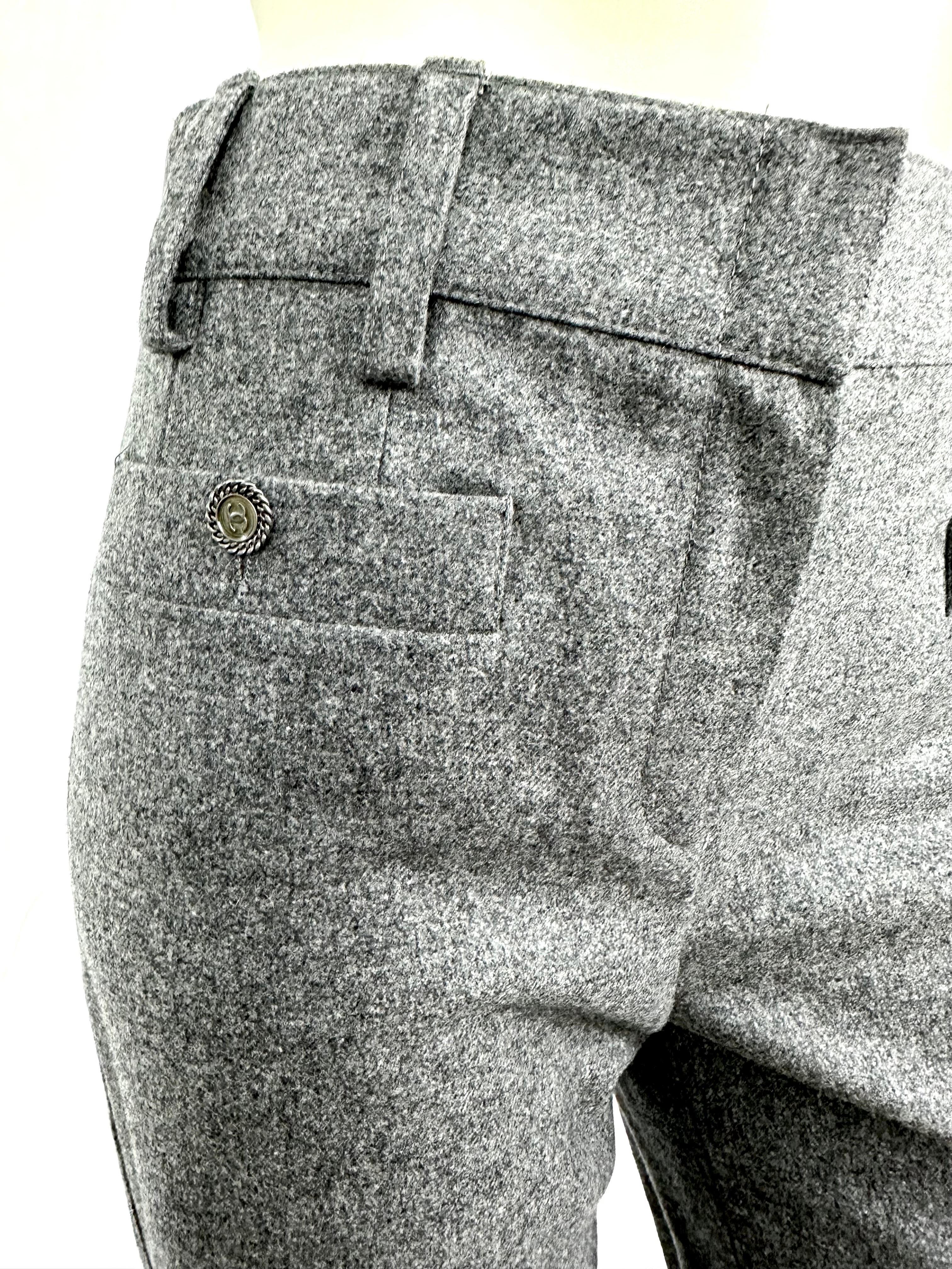 Chanel 05 A Hose aus grauer Wolle Größe 38 (Grau) im Angebot