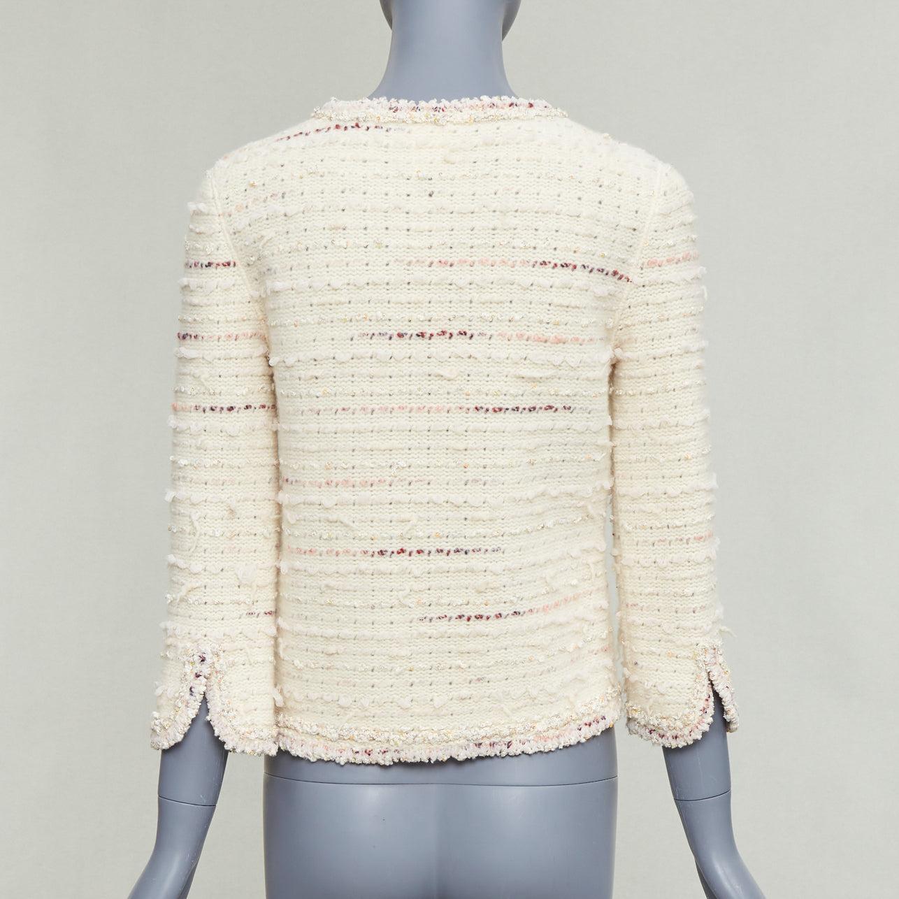 Chanel 05A crema rosa lana bouclè tweed bottoni oro CC cardigan FR38 M. in vendita 1