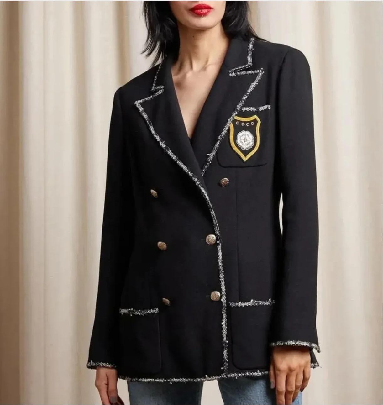 Superbe et rare veste Coco en laine noire CHANEL 05C 