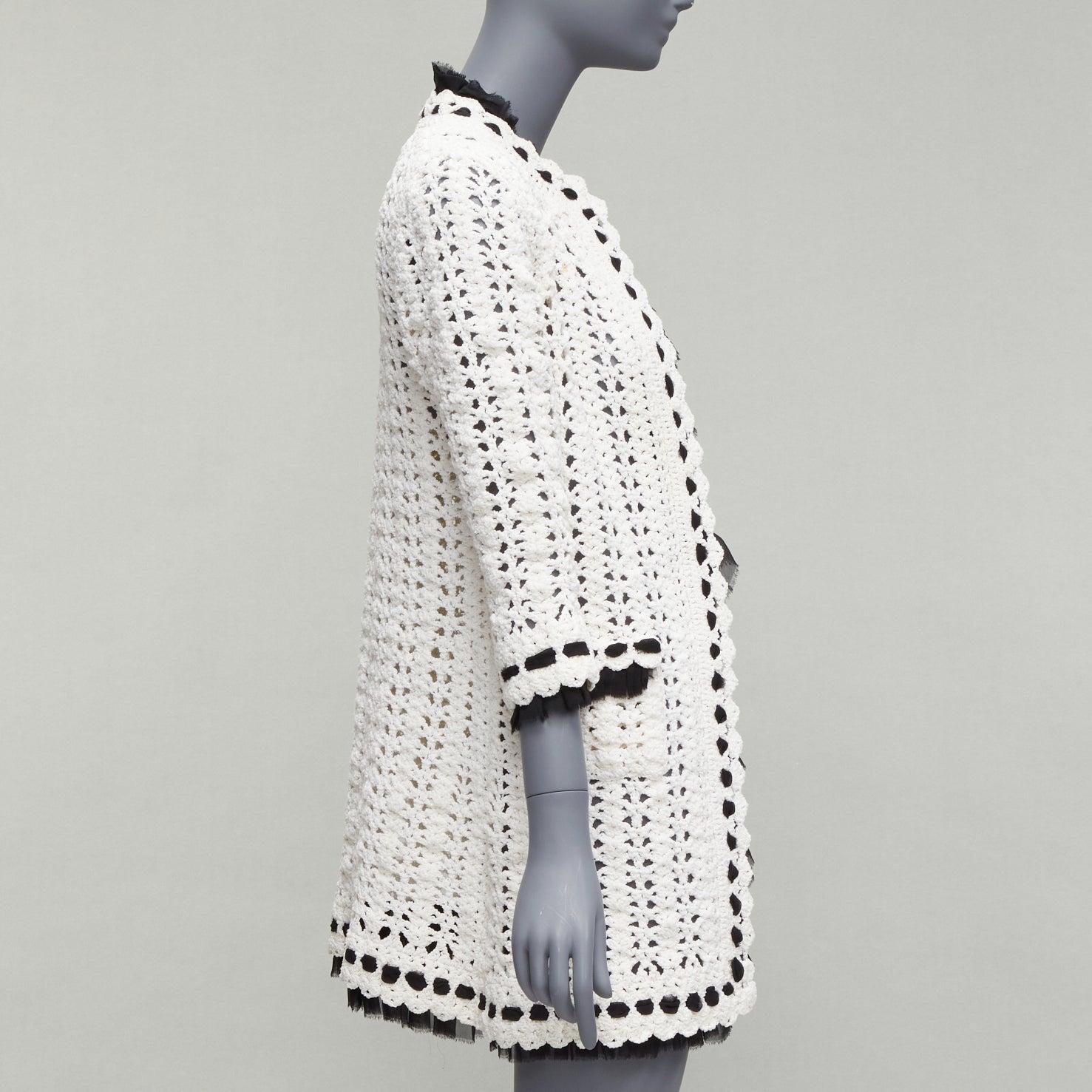 CHANEL 05P Runway cream crochet knit black silk trim cardigan coat FR38 M In Good Condition For Sale In Hong Kong, NT