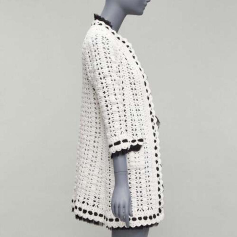 Chanel 05P Runway crema in maglia all'uncinetto con finiture in seta nera, cappotto cardigan FR38 M In condizioni buone in vendita a Hong Kong, NT