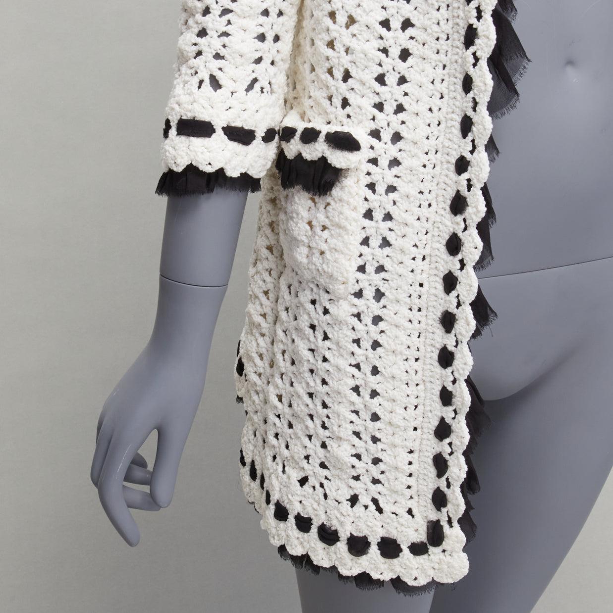 CHANEL 05P Runway cream crochet knit black silk trim cardigan coat FR38 M For Sale 2