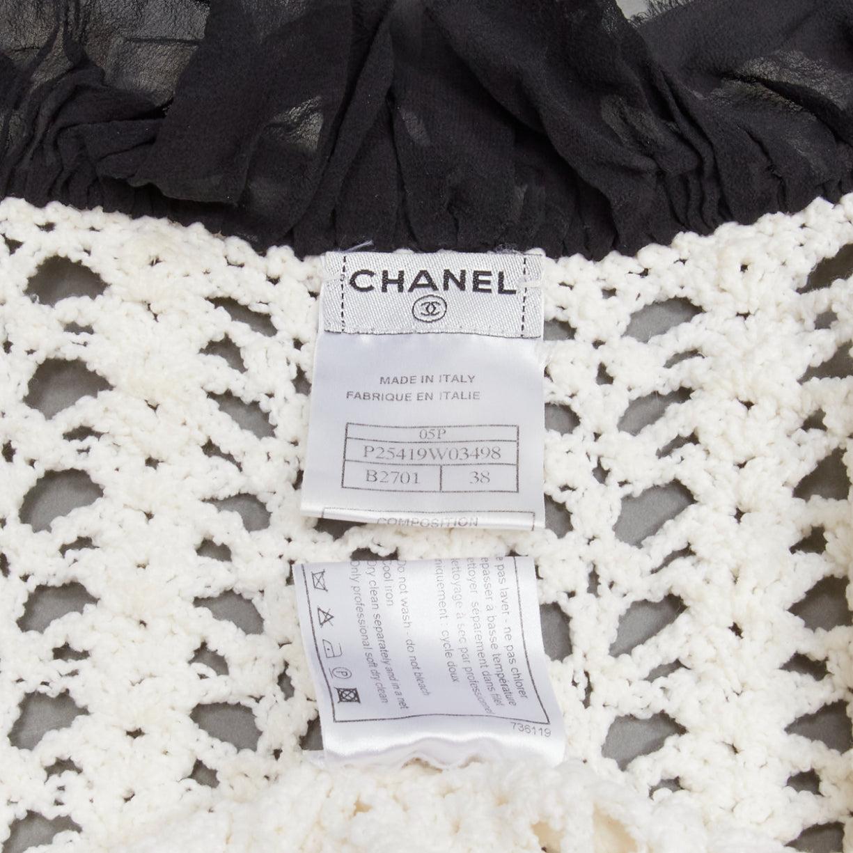 Chanel 05P Manteau cardigan Runway en maille crochet crème garni de soie noire FR38 M en vente 3