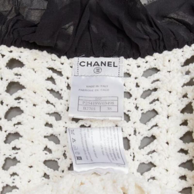 Chanel 05P Runway crema in maglia all'uncinetto con finiture in seta nera, cappotto cardigan FR38 M in vendita 3