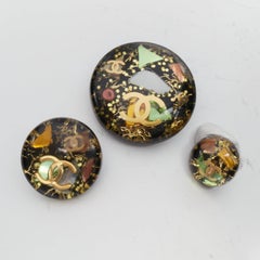 CHANEL 05P Vintage Set of 3 green resin gold CC logo glitter speckle pin brooch