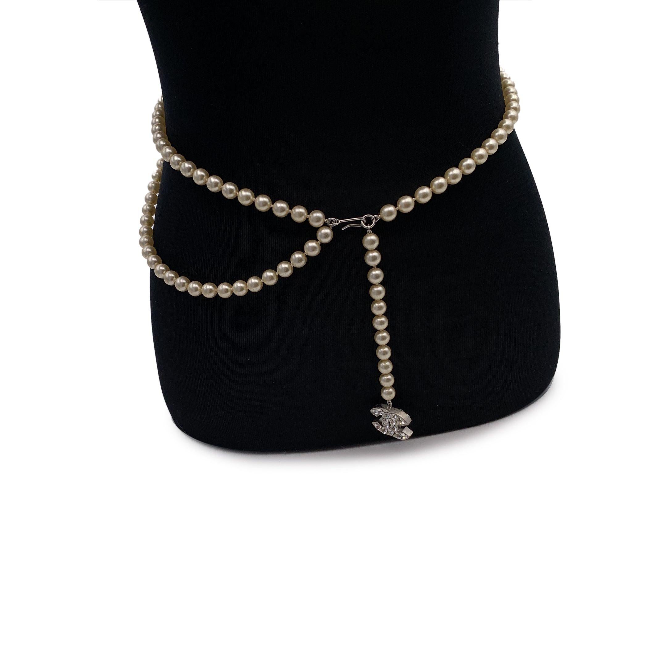 Chanel 06 Faux Pearls Beads Necklace or Belt with CC Logos in vendita 1