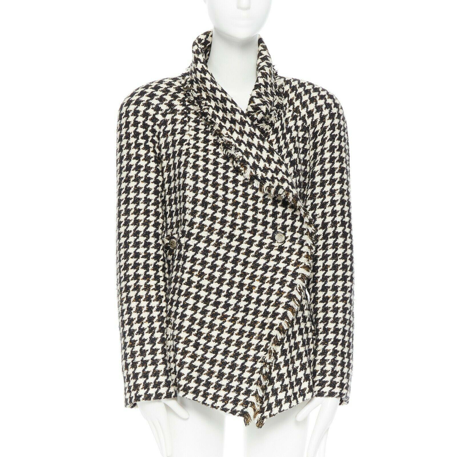 CHANEL 06P black white houndstooth tweed asymmetric wrapped front jacket FR40
Brand: CHANEL
Designer: Karl Lagerfeld
Collection: 06P
Model Name / Style: Tweed jacket
Material: Silk
Color: Black and cream
Pattern: Houndstooth
Closure: Button
Lining