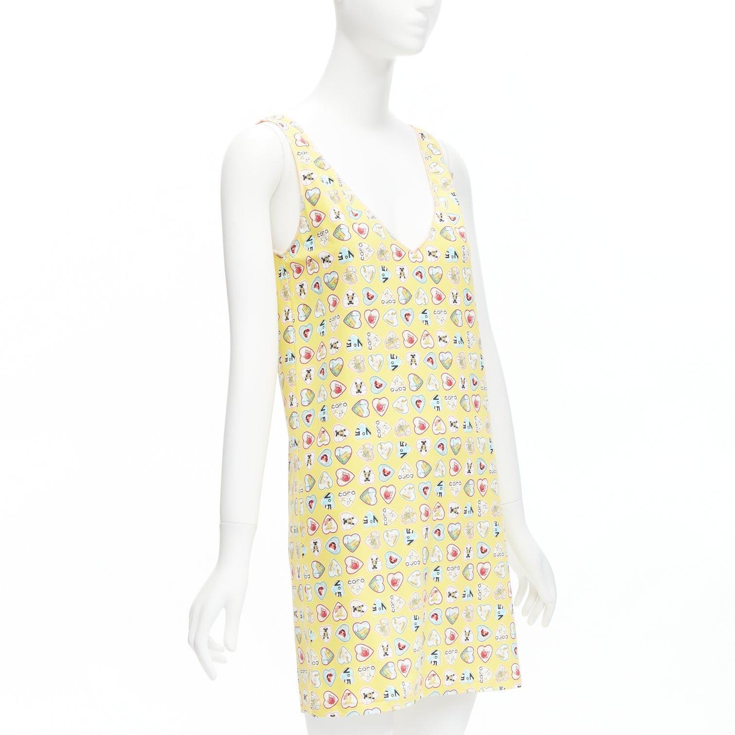 White CHANEL 06P yellow Coco No 5 CC logo heart print V neck mini shift dress FR38 M For Sale