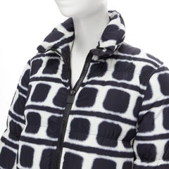 CHANEL 07A - Veste bouffante en nylon noir et blanc avec imprimé cravate et rembourrage en duvet FR34