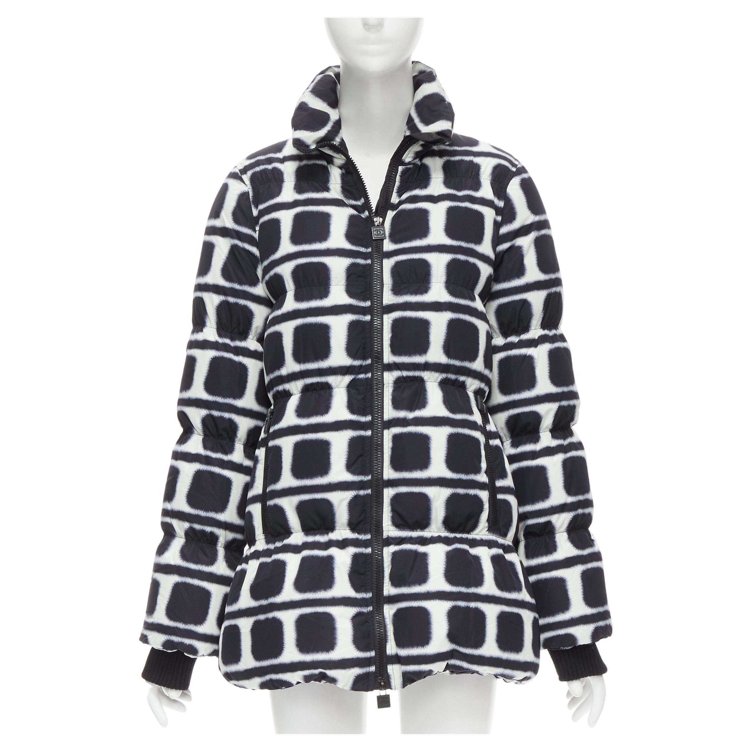 CHANEL 07A black white tie dye print nylon real down padded puffer jacket FR34  For Sale