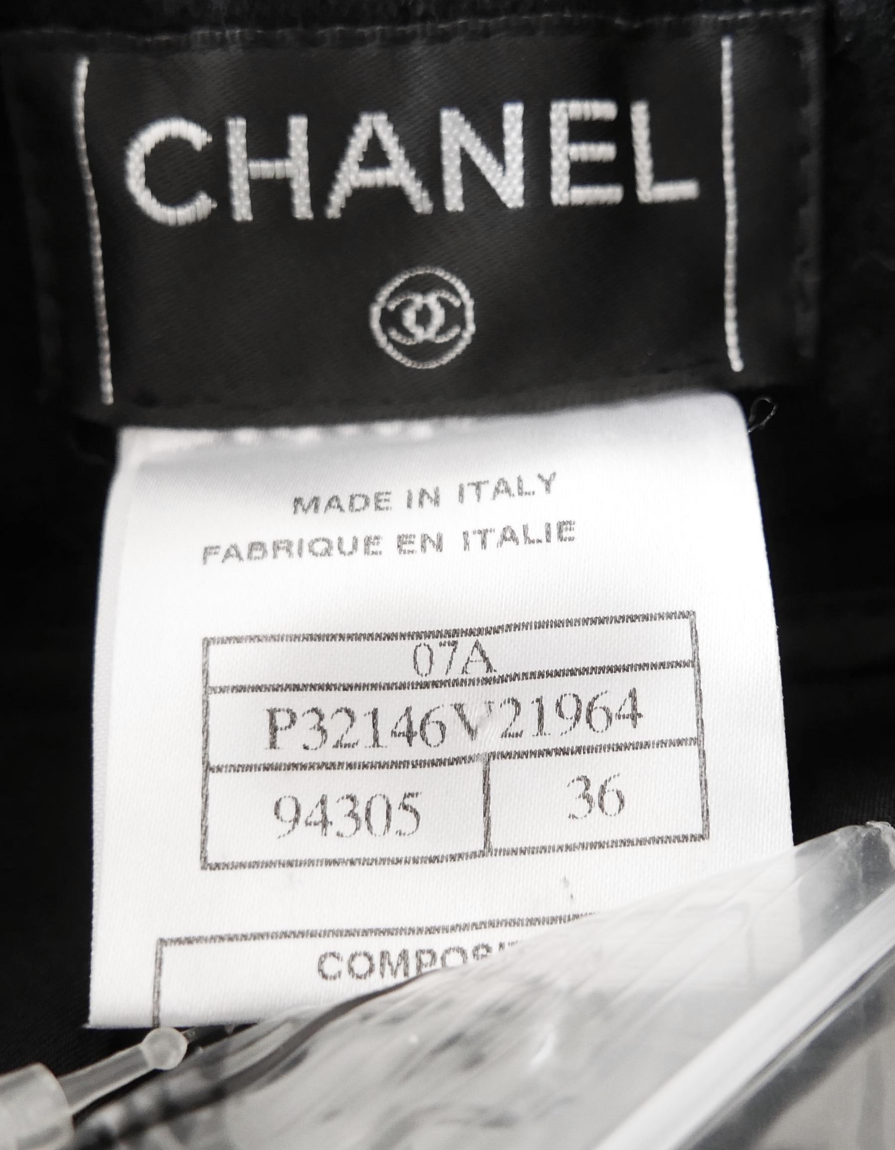 Chanel 07A Paris-MonteCarlo Perlenbesetzte Smokinghose Hose im Angebot 3