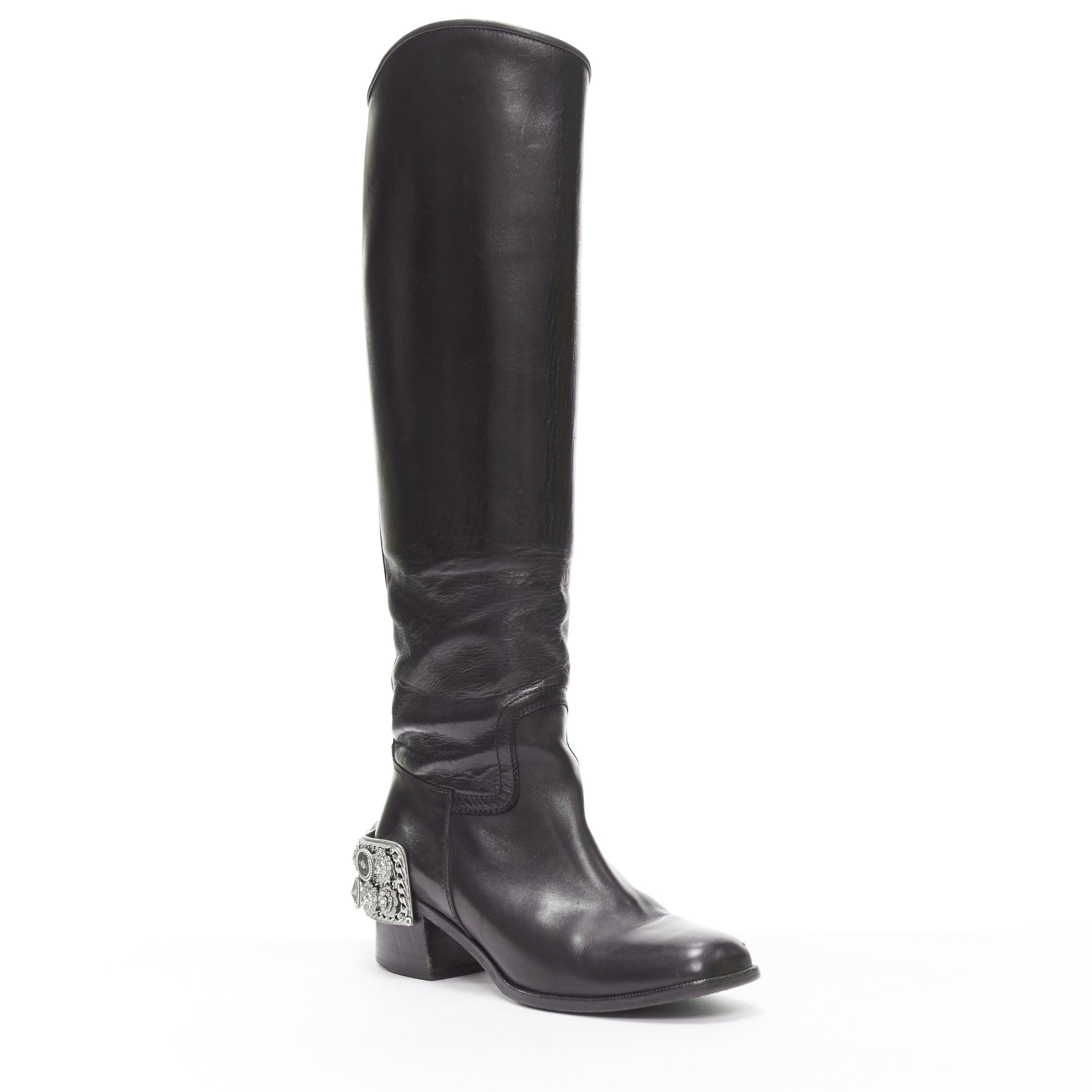 CHANEL 07A Runway silver Lion Camellia Star metal bar black riding boot EU37.5
Reference: NKLL/A00096
Brand: Chanel
Designer: Karl Lagerfeld
Collection: 07A Monte Carlo
Material: Leather, Metal
Color: Black, Silver
Pattern: Solid
Closure: Pull