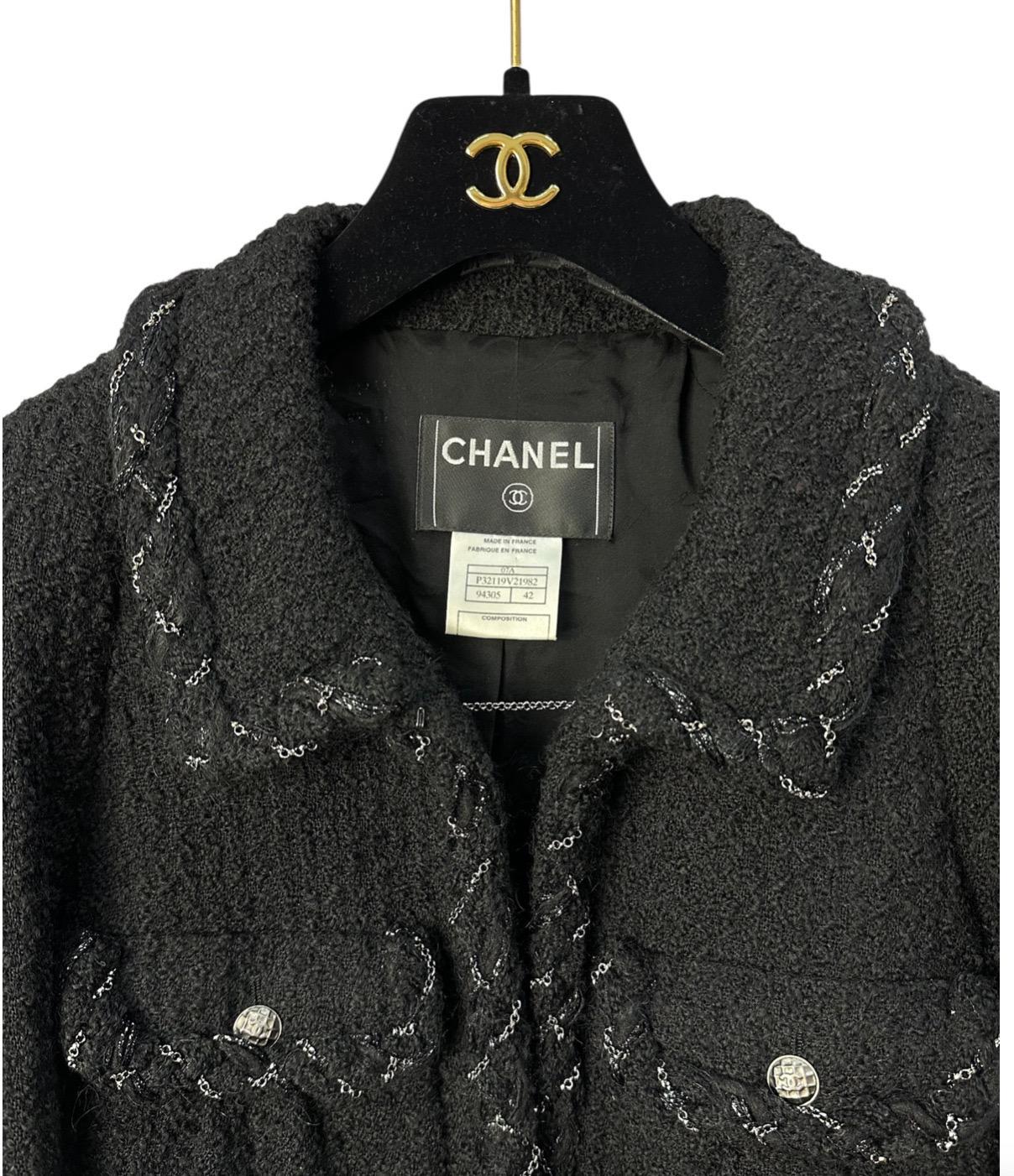 De las mujeres Chanel 07A Chaqueta vintage de tweed negro con adornos de cadenas Sz.42 en venta