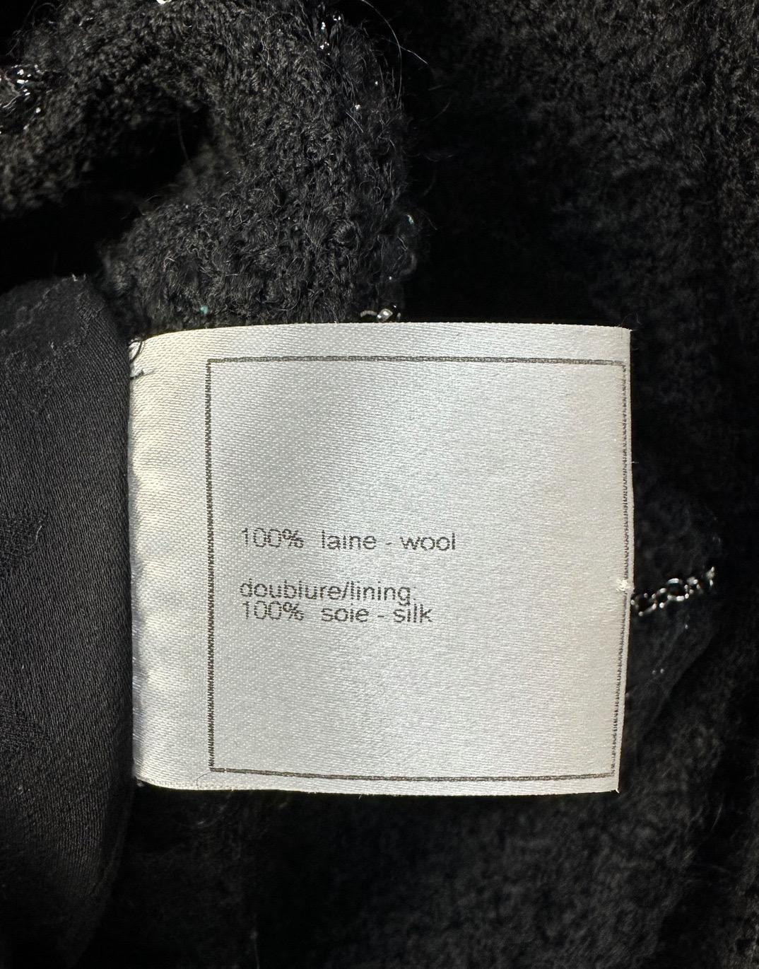 Chanel 07A Chaqueta vintage de tweed negro con adornos de cadenas Sz.42 en venta 1