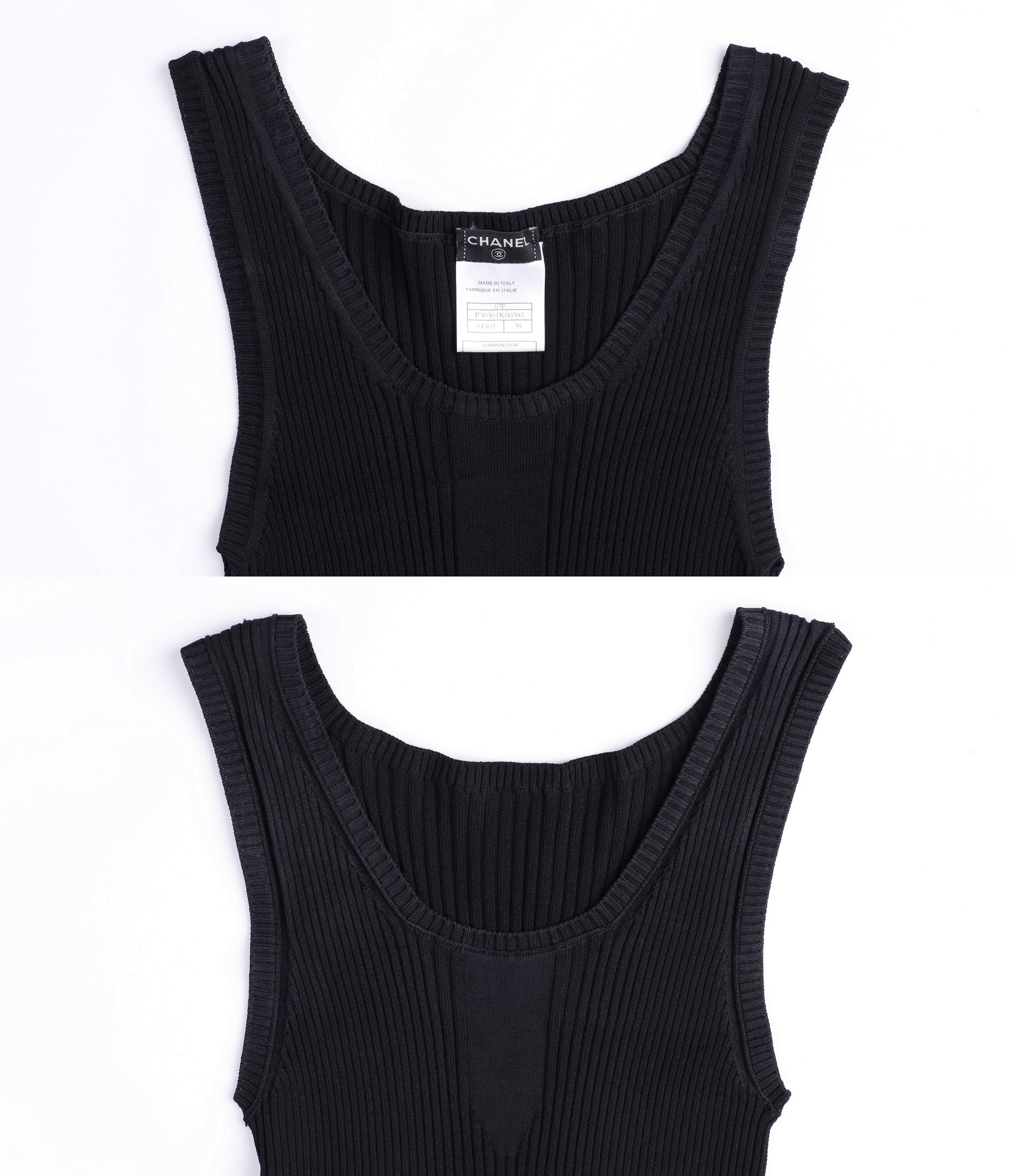 CHANEL 07P - Robe droite sans manches classique en maille extensible noire et crochet, taille 38 en vente 7