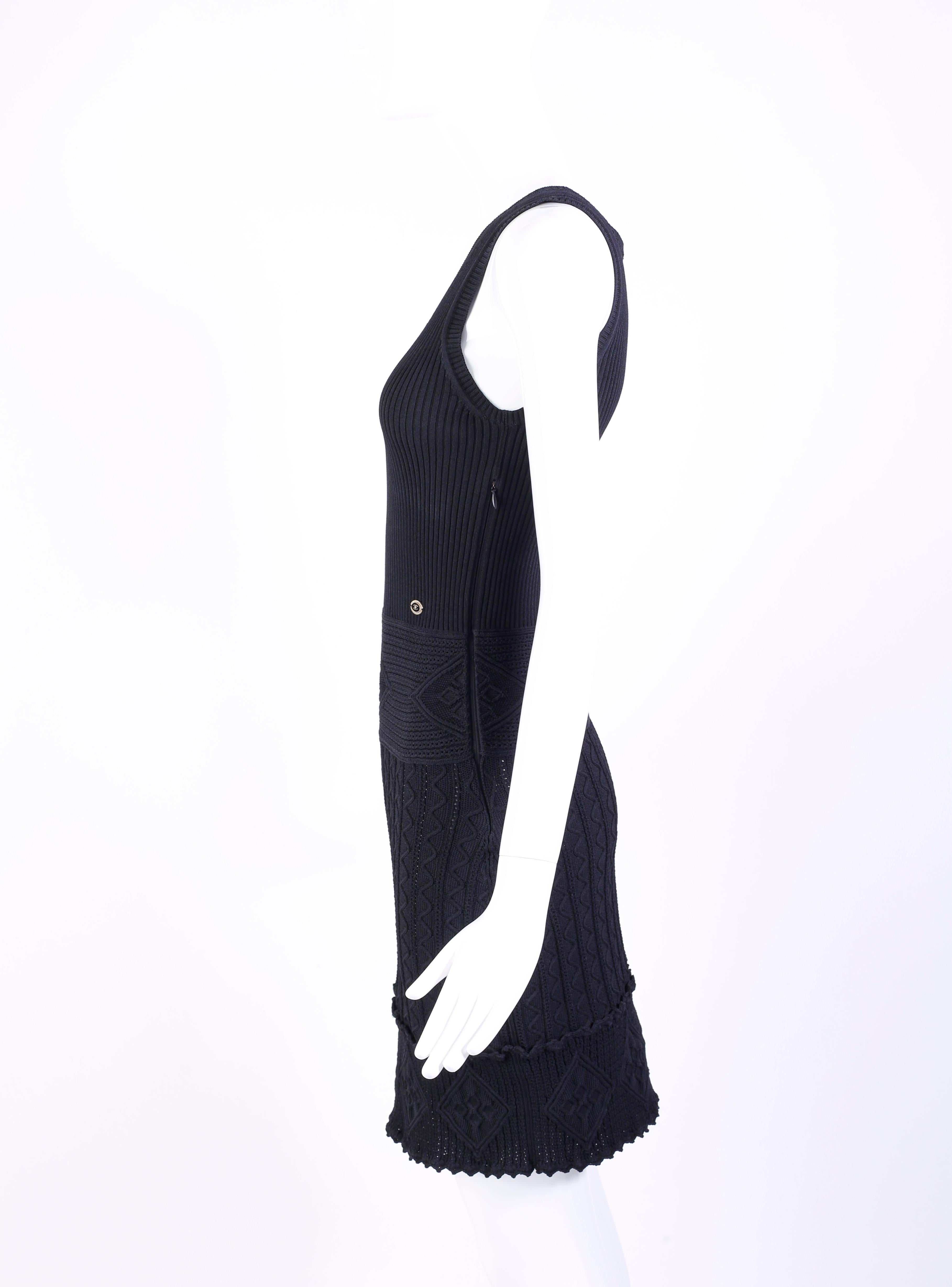 CHANEL 07P - Robe droite sans manches classique en maille extensible noire et crochet, taille 38 en vente 1