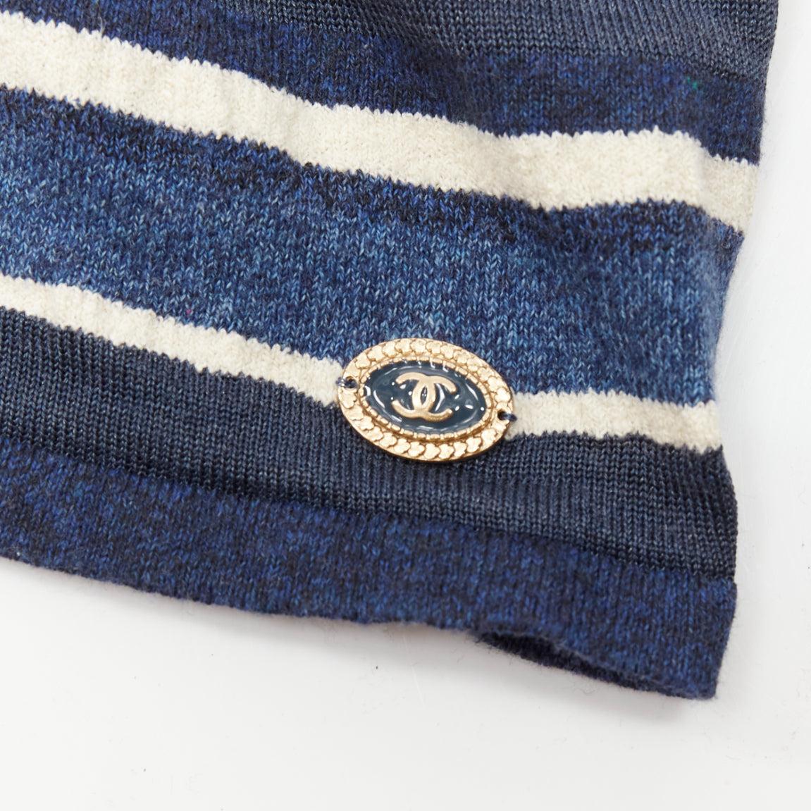 CHANEL 07P blue cream striped cotton silk blend CC cowl neck mini dress FR36 S
Reference: NILI/A00032
Brand: Chanel
Designer: Karl Lagerfeld
Collection: 07P
Material: Cotton, Silk, Blend
Color: Blue, Cream
Pattern: Striped
Closure: Slip On
Extra