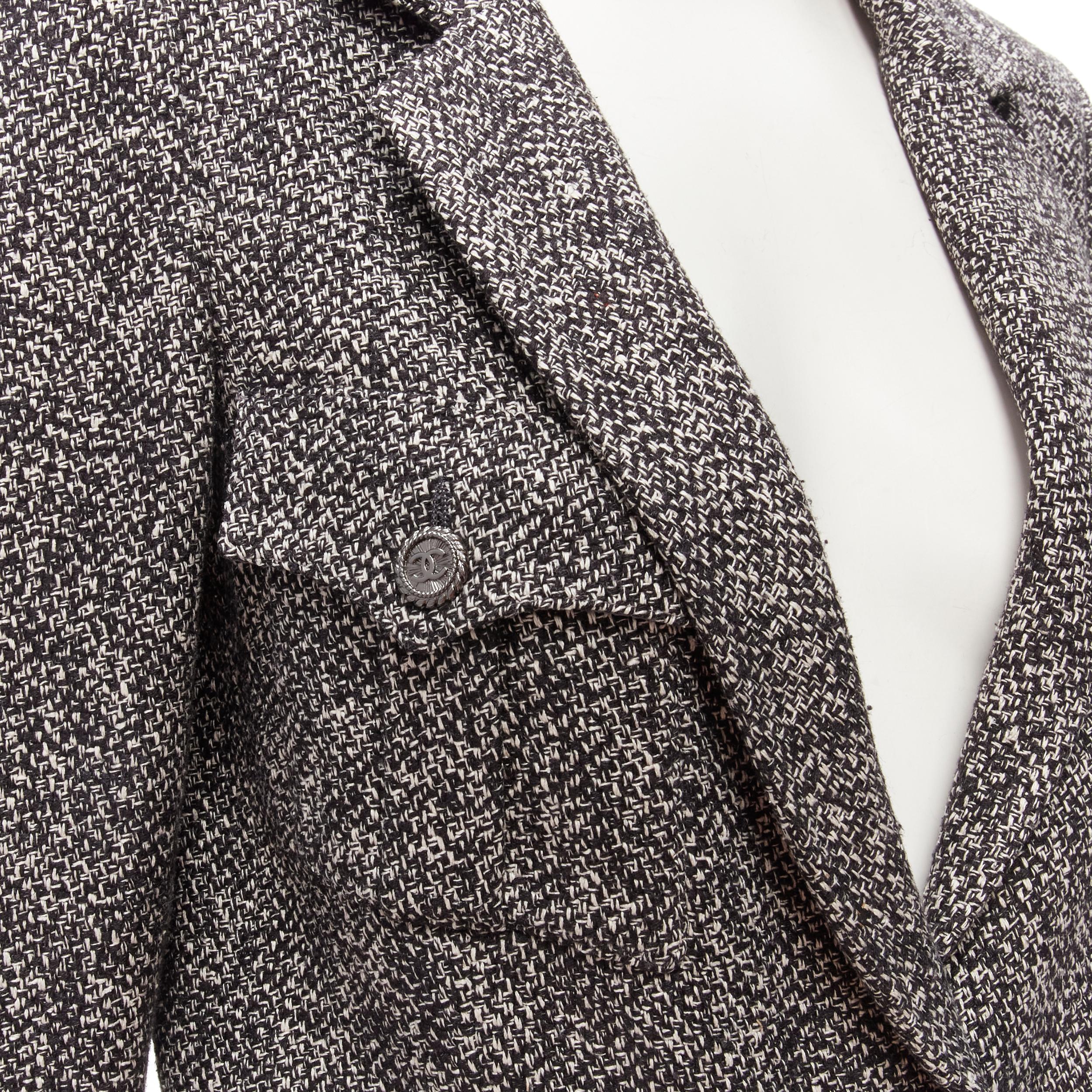 CHANEL 07P CC logo button grey tweed 4 pockets military blazer FR38 M
Reference: TGAS/C01957
Brand: Chanel
Designer: Karl Lagerfeld
Collection: 07P
Material: Silk
Color: Grey
Pattern: Solid
Closure: Button
Lining: Silk
Extra Details: Discreet CC