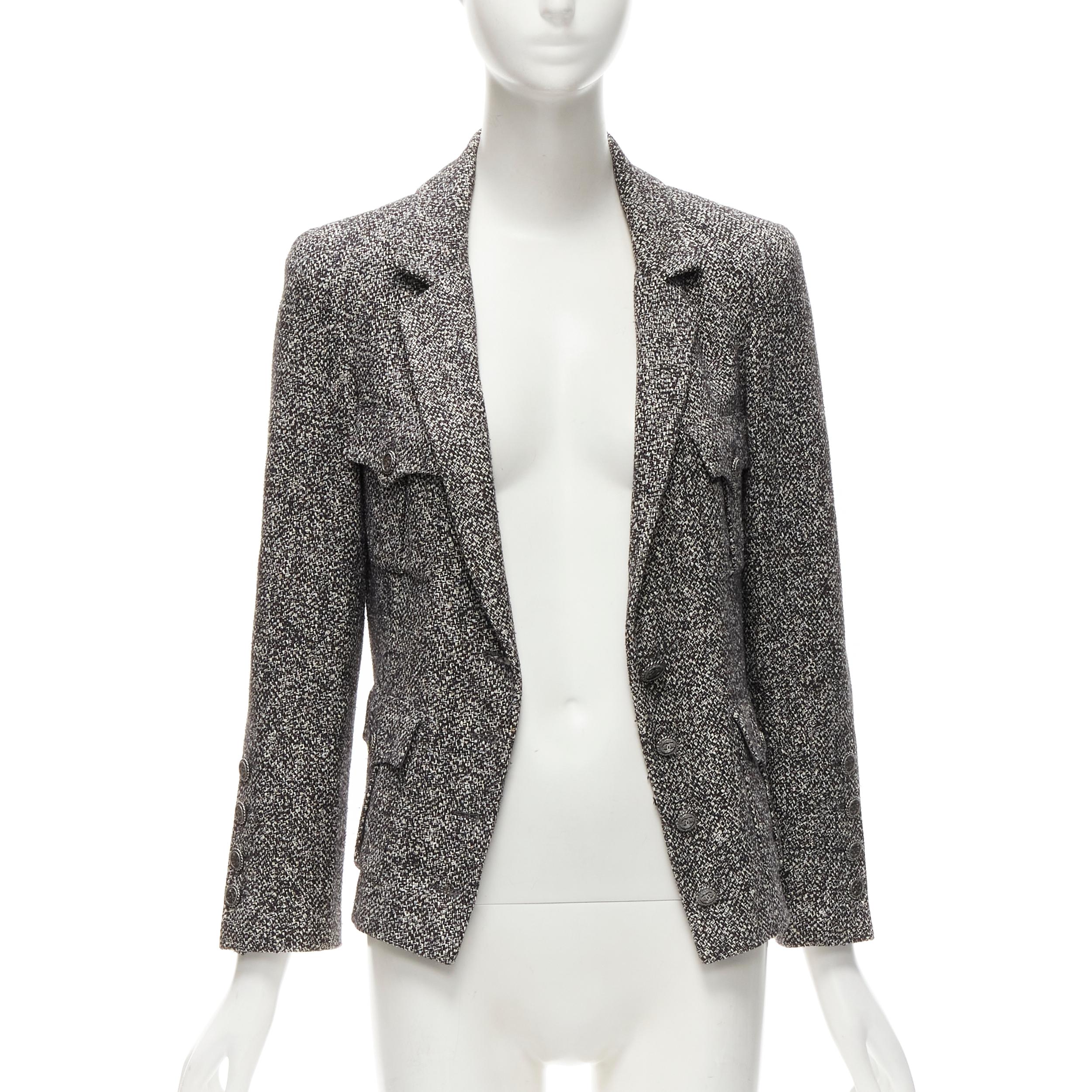 CHANEL 07P CC logo button grey tweed 4 pockets military blazer FR38 M In Excellent Condition In Hong Kong, NT