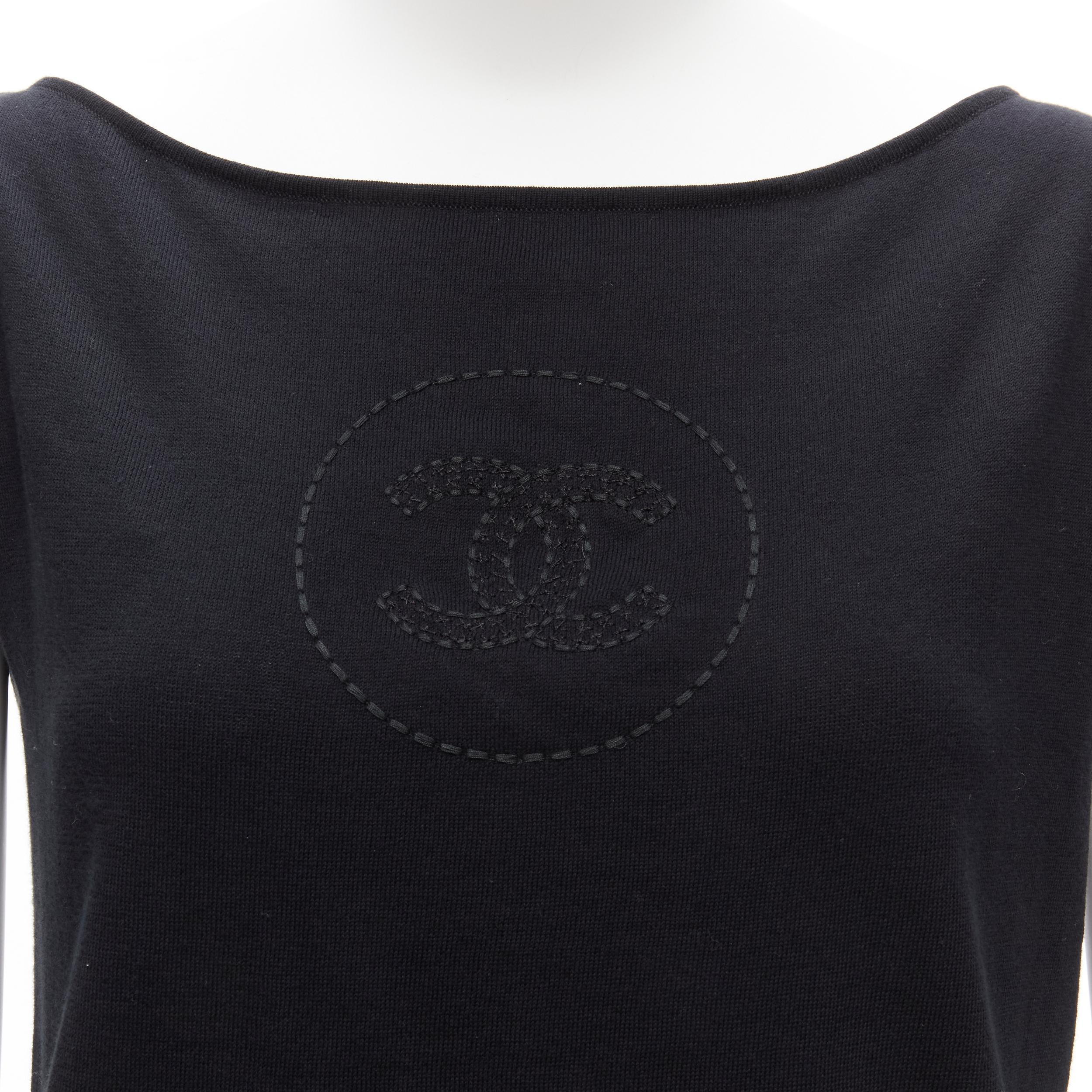 CHANEL 07P Vintage black CC logo topstitch cotton boat neck top FR36 S
Reference: TGAS/D00303
Brand: Chanel
Designer: Karl Lagerfeld
Collection: 07P
Material: Cotton
Color: Black
Pattern: Solid
Closure: Pullover
Extra Details: Boxy cut gives a